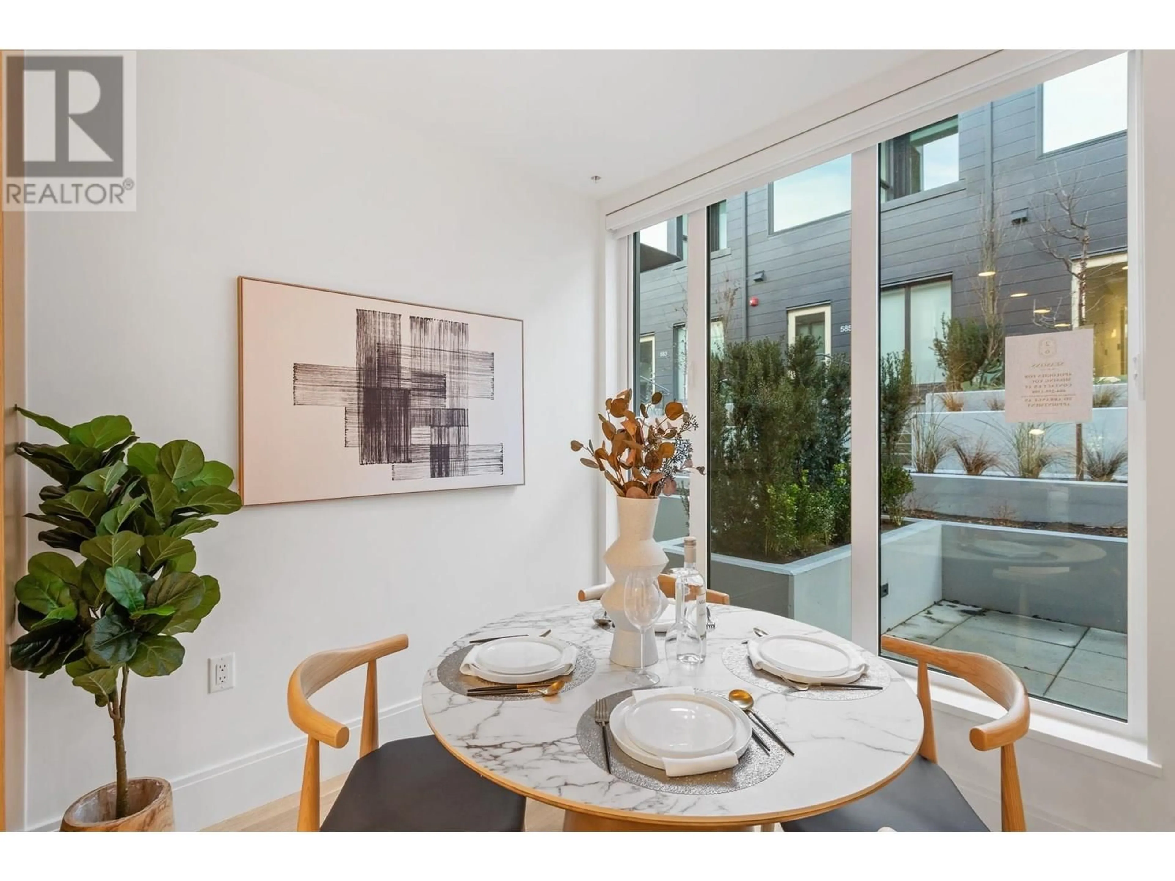 Dining room, ceramic/tile floor for 577 26TH AVENUE, Vancouver British Columbia V5Z2E4