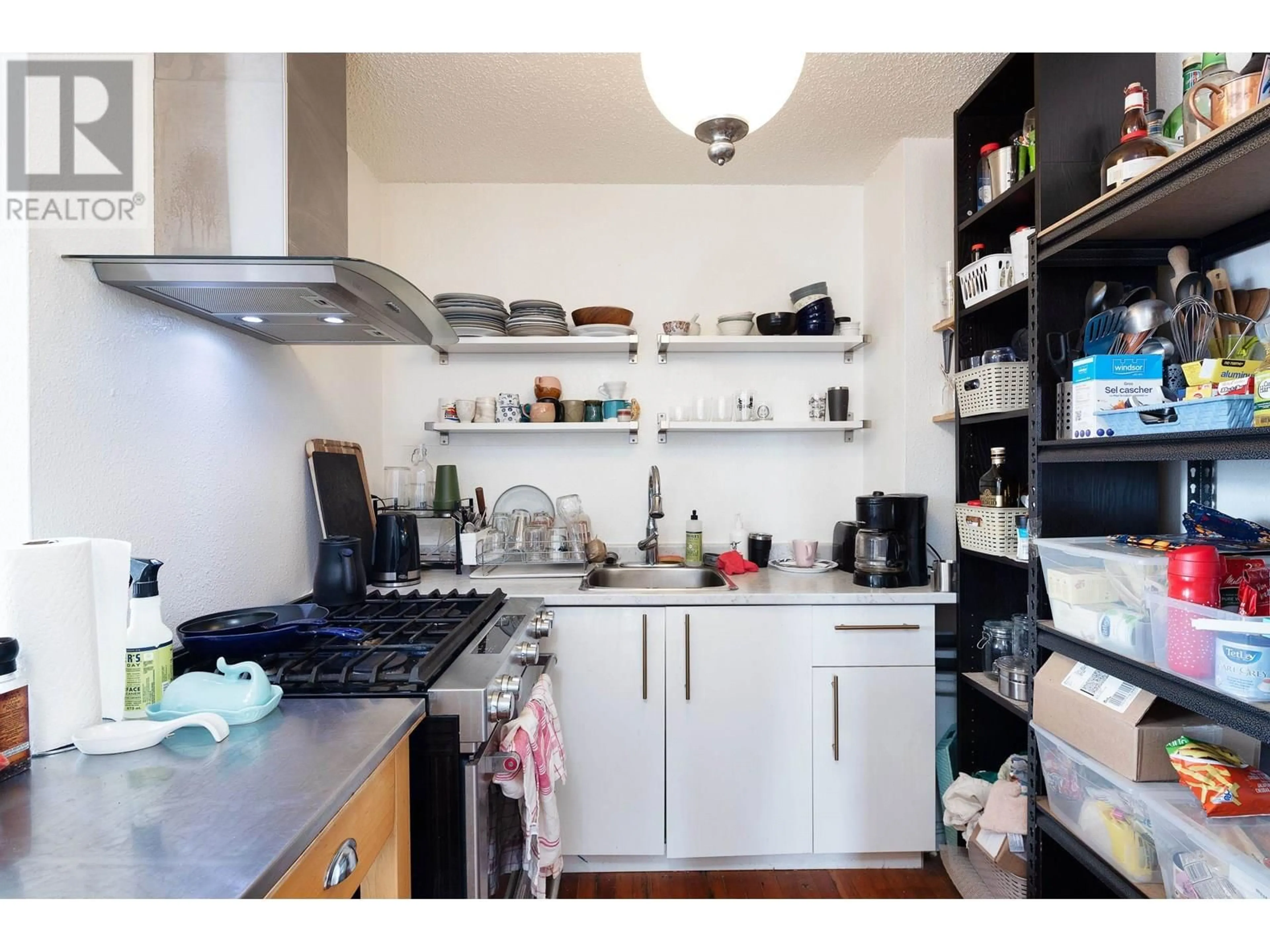 Standard kitchen, wood/laminate floor for 305 - 175 BROADWAY, Vancouver British Columbia V5T1W2