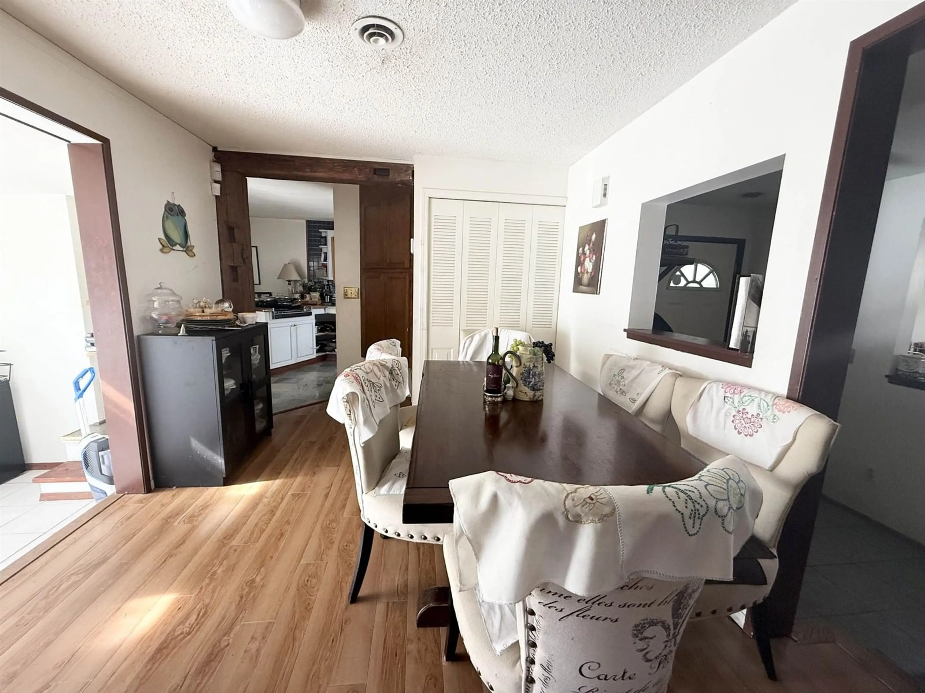 Dining room, wood/laminate floor for 45920 BERKELEY AVENUE, Chilliwack British Columbia V2P3M9