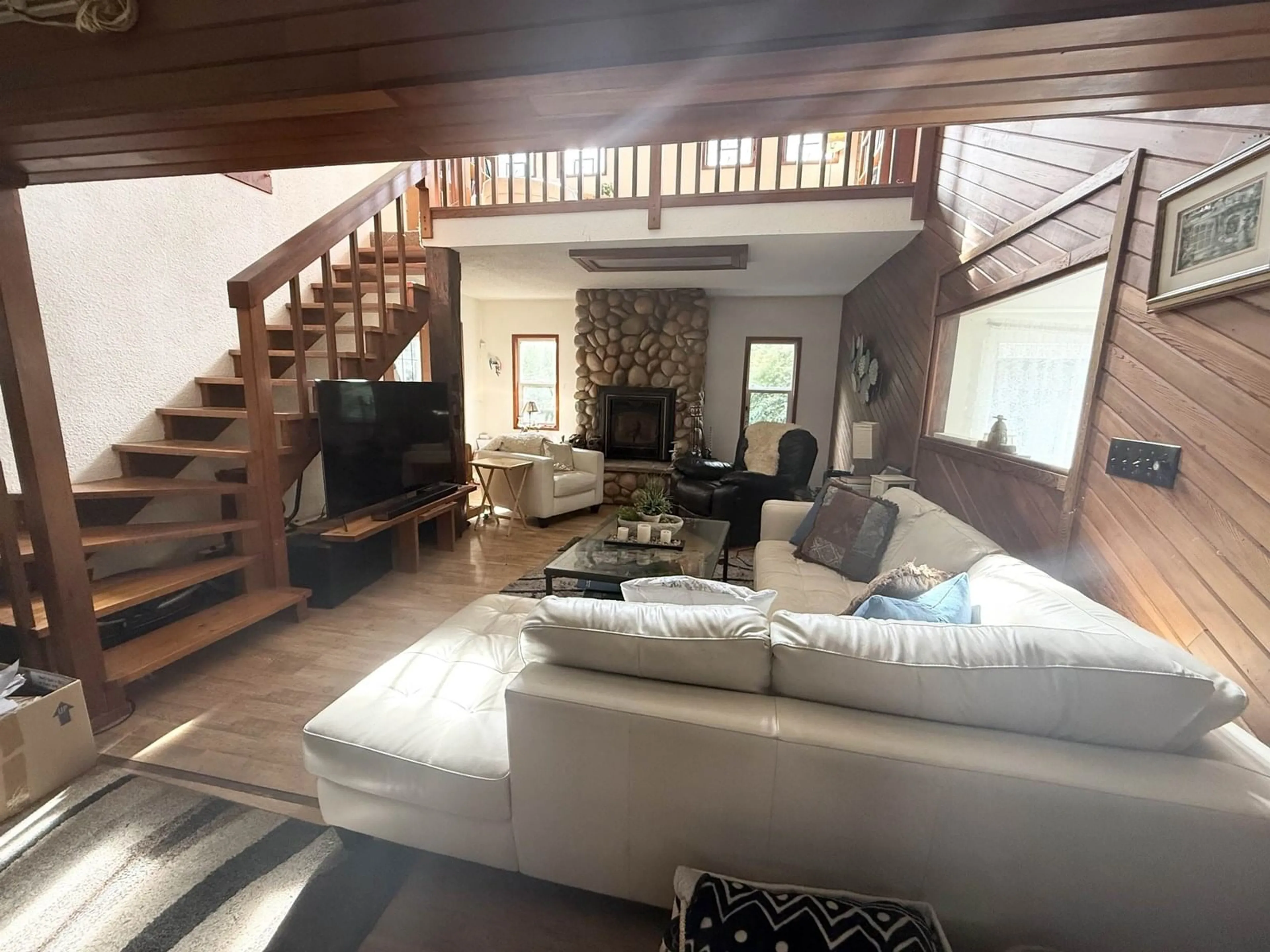 Living room with furniture, unknown for 45920 BERKELEY AVENUE, Chilliwack British Columbia V2P3M9