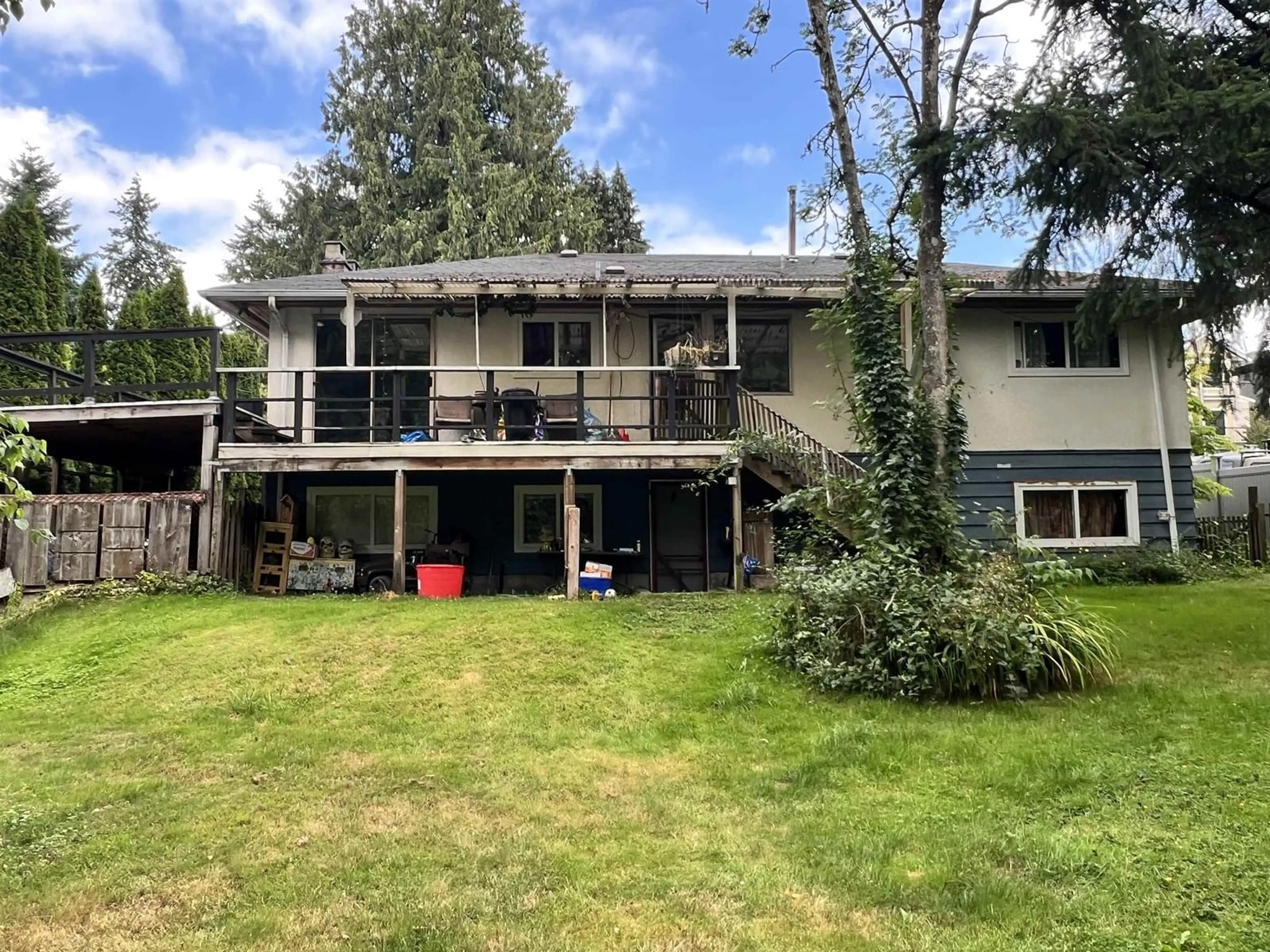 A pic from outside/outdoor area/front of a property/back of a property/a pic from drone, unknown for 10491 127, Surrey British Columbia V3V5K3