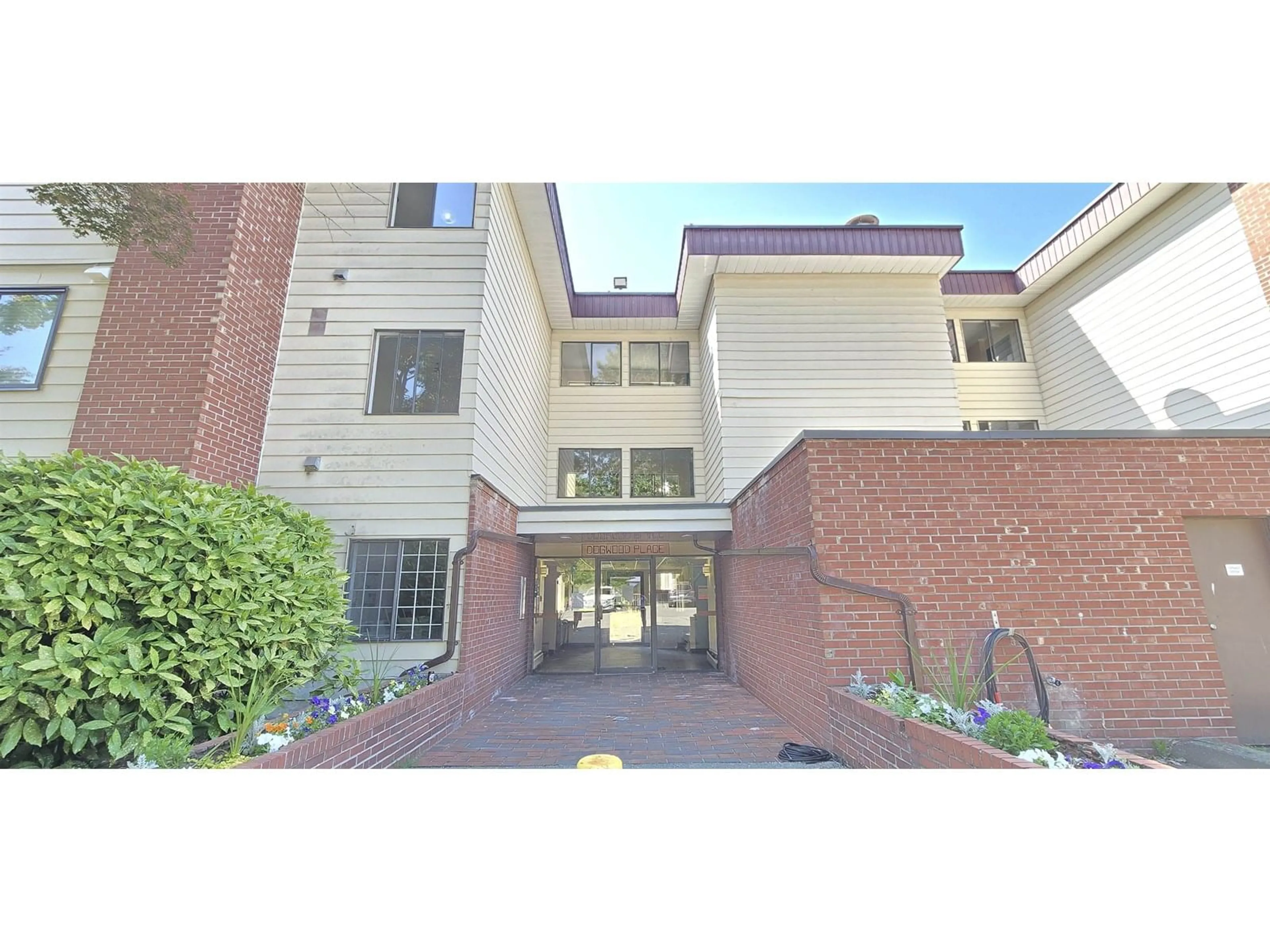 Indoor foyer for 426 - 1909 SALTON, Abbotsford British Columbia V2S5B6