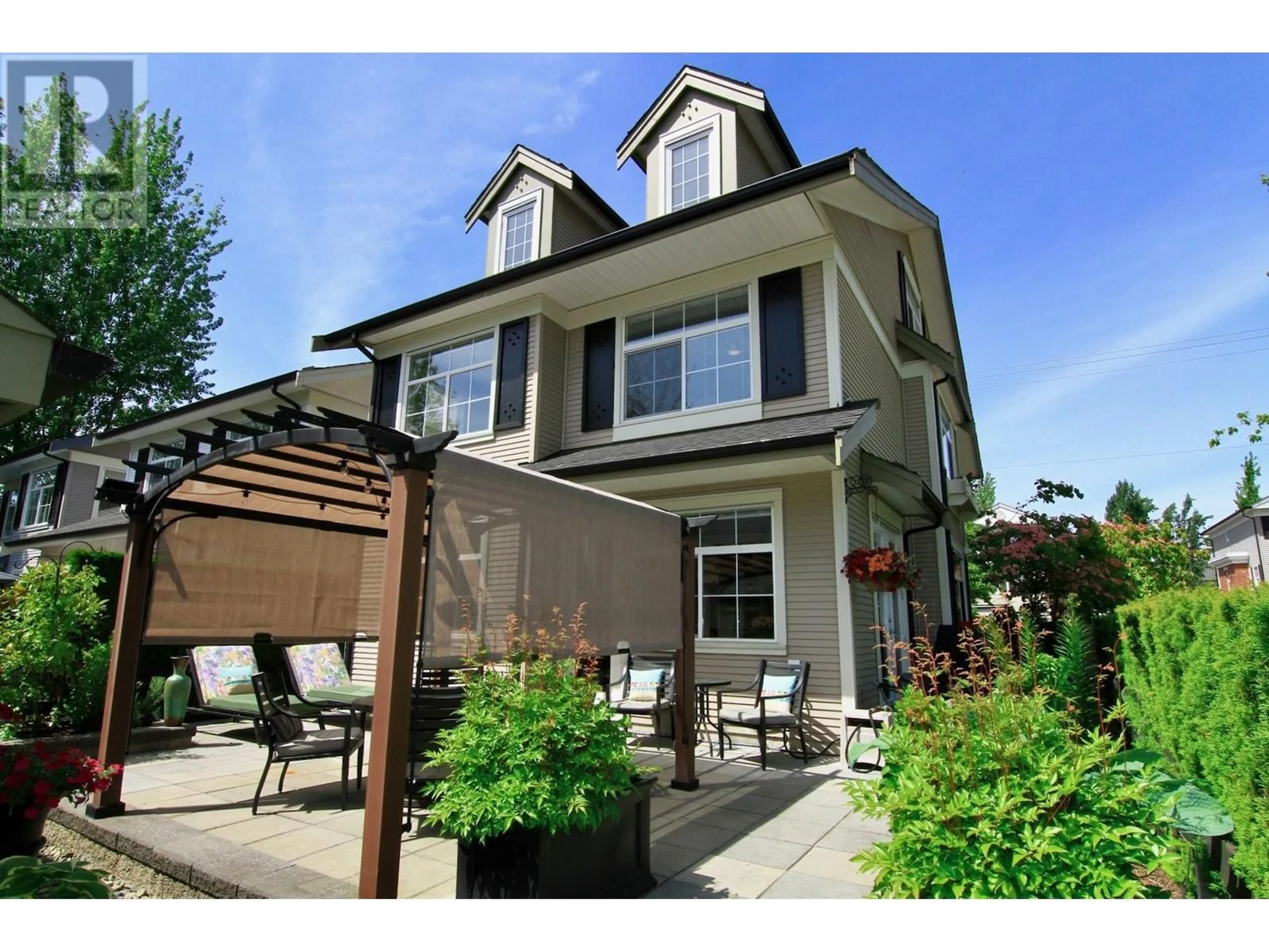 Home with vinyl exterior material, street for 14 - 19490 FRASER WAY, Pitt Meadows British Columbia V3Y0B6