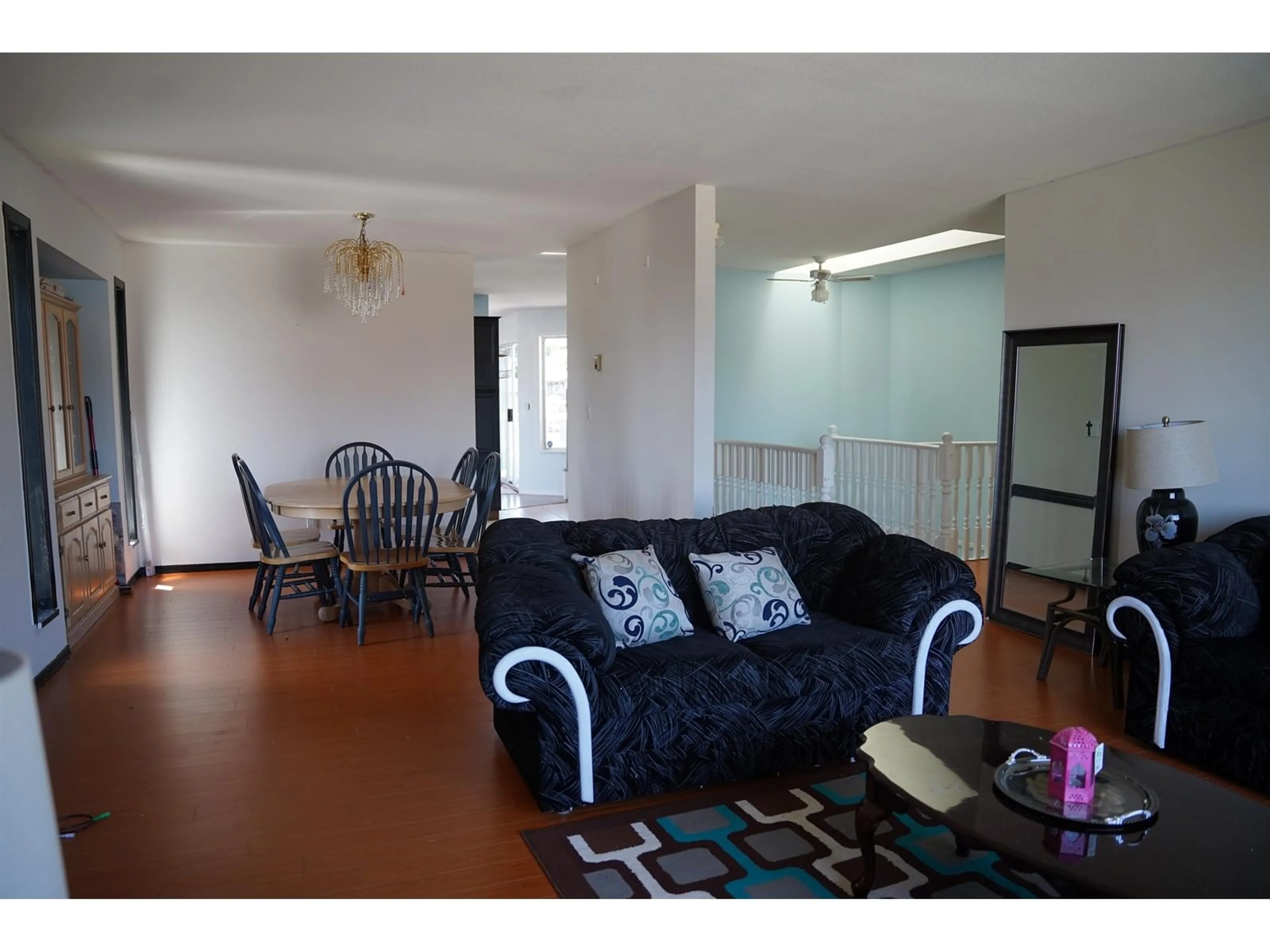 Living room with furniture, unknown for 15032 70A, Surrey British Columbia V3S2E2