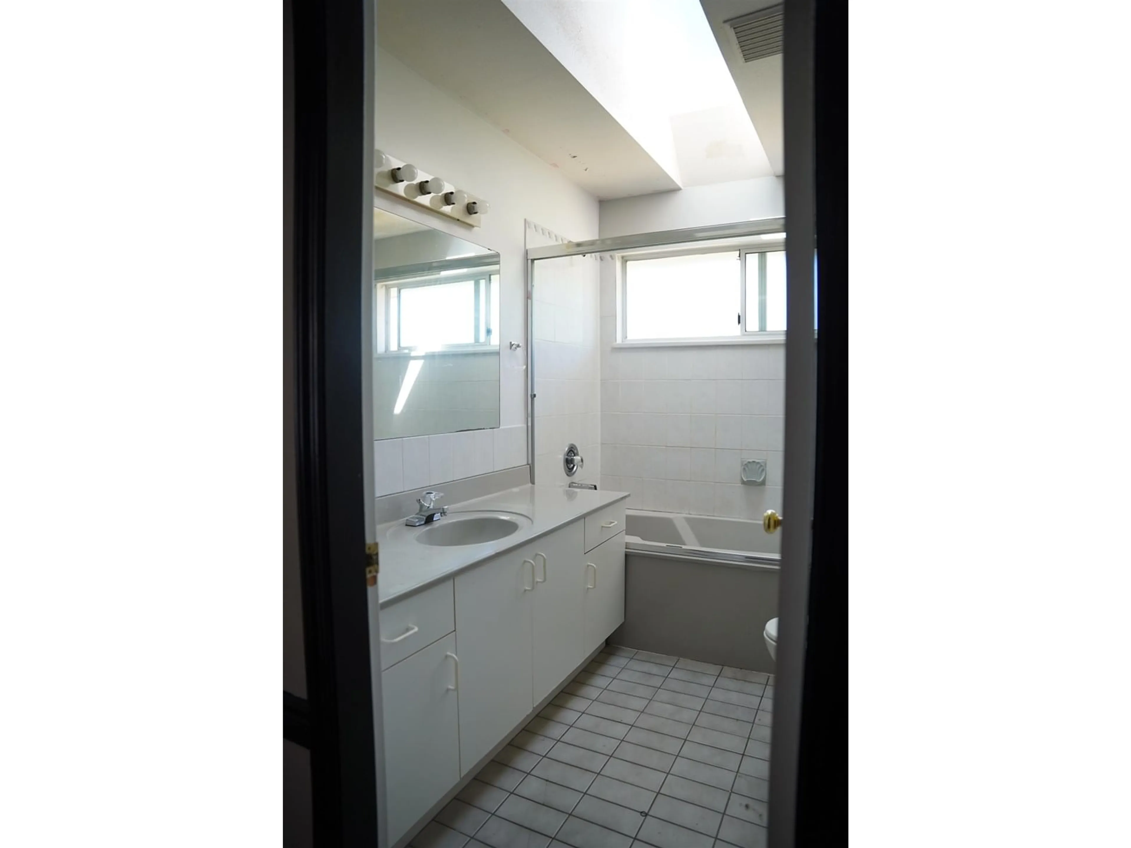 Standard bathroom, ceramic/tile floor for 15032 70A, Surrey British Columbia V3S2E2