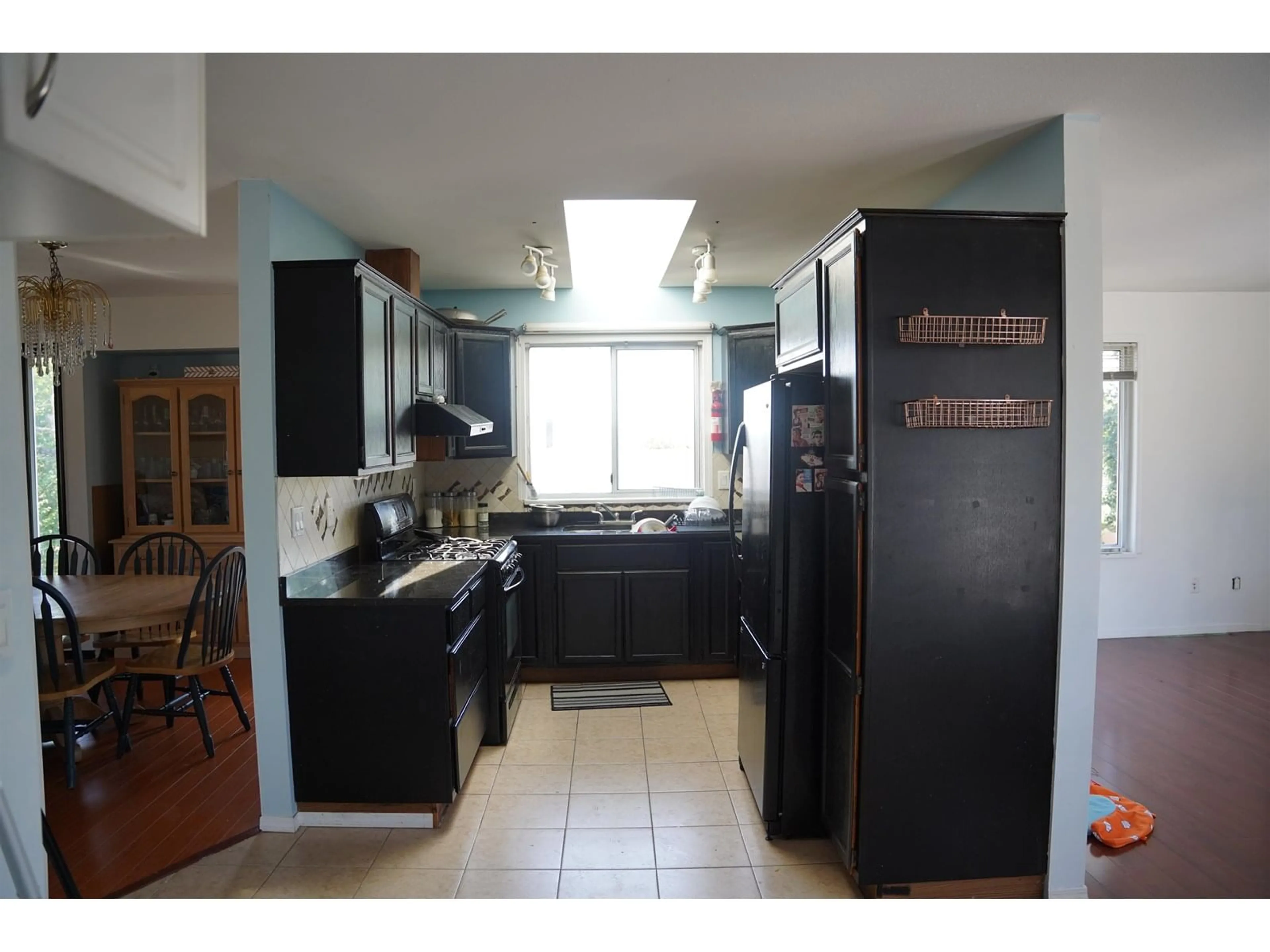 Standard kitchen, ceramic/tile floor for 15032 70A, Surrey British Columbia V3S2E2