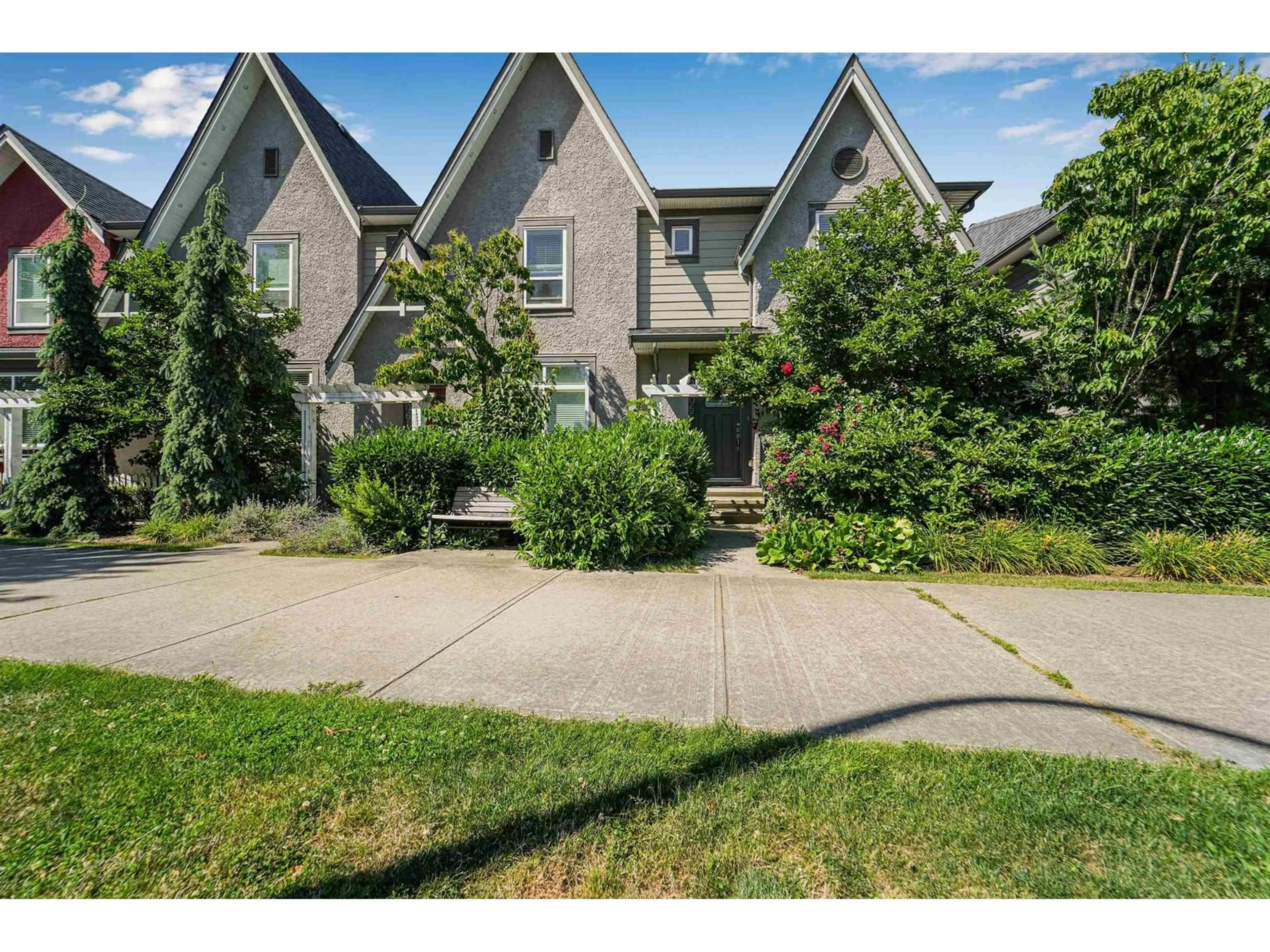 A pic from outside/outdoor area/front of a property/back of a property/a pic from drone, street for 21065 80, Langley British Columbia V2Y0J4