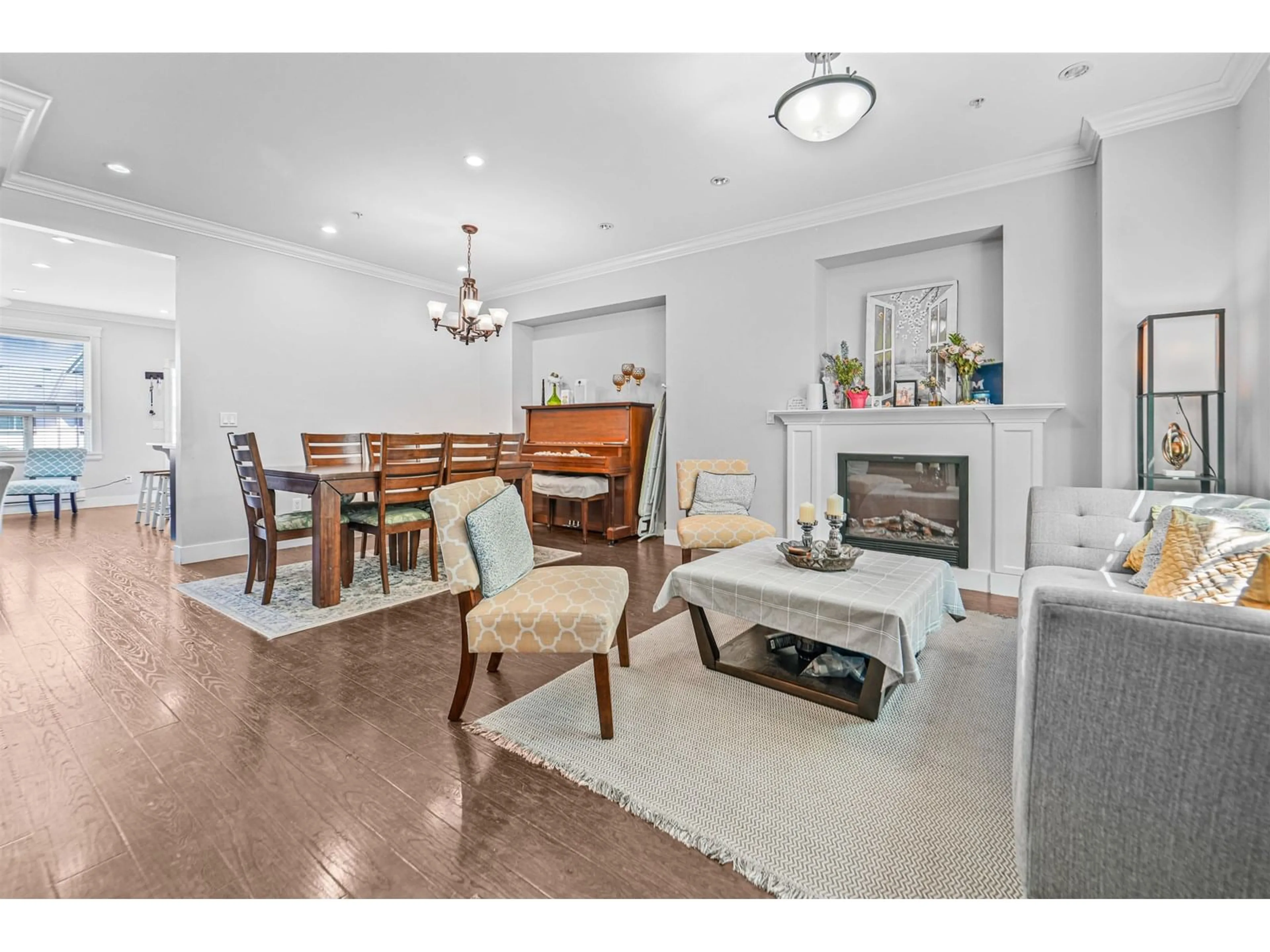 Living room with furniture, unknown for 21065 80, Langley British Columbia V2Y0J4