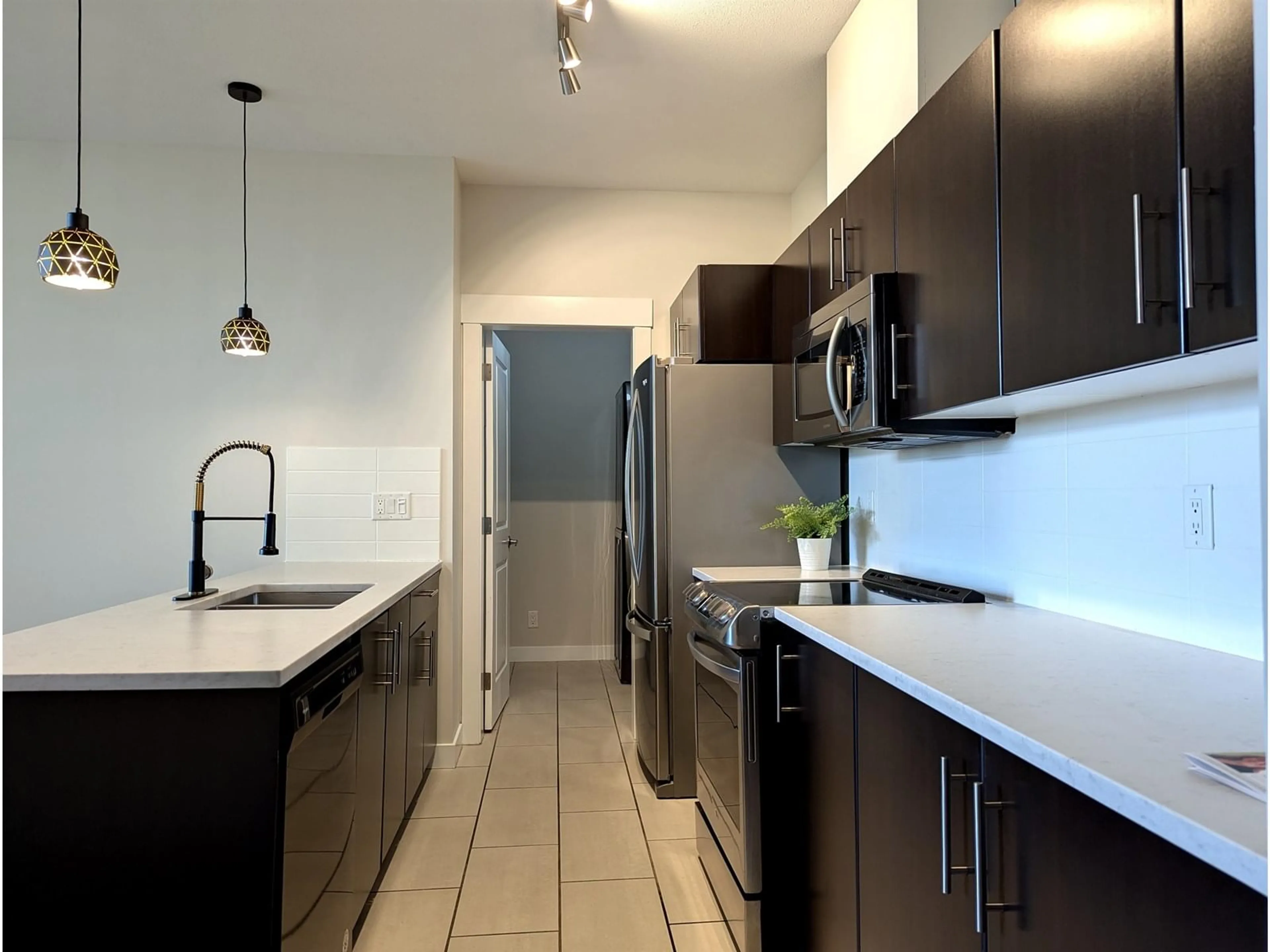 Standard kitchen, unknown for 408 - 33545 RAINBOW, Abbotsford British Columbia V2S0B9