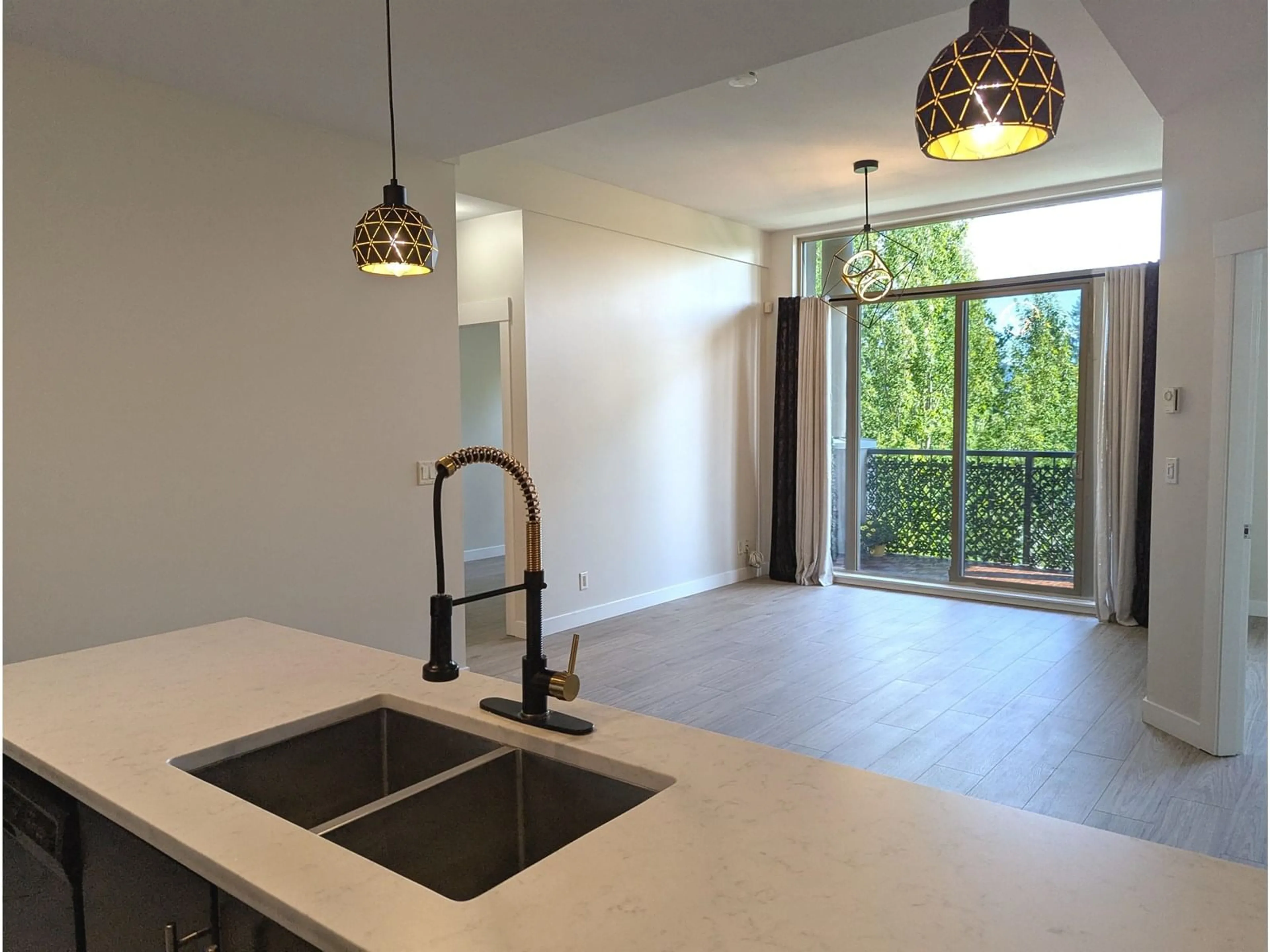 Open concept kitchen, unknown for 408 - 33545 RAINBOW, Abbotsford British Columbia V2S0B9