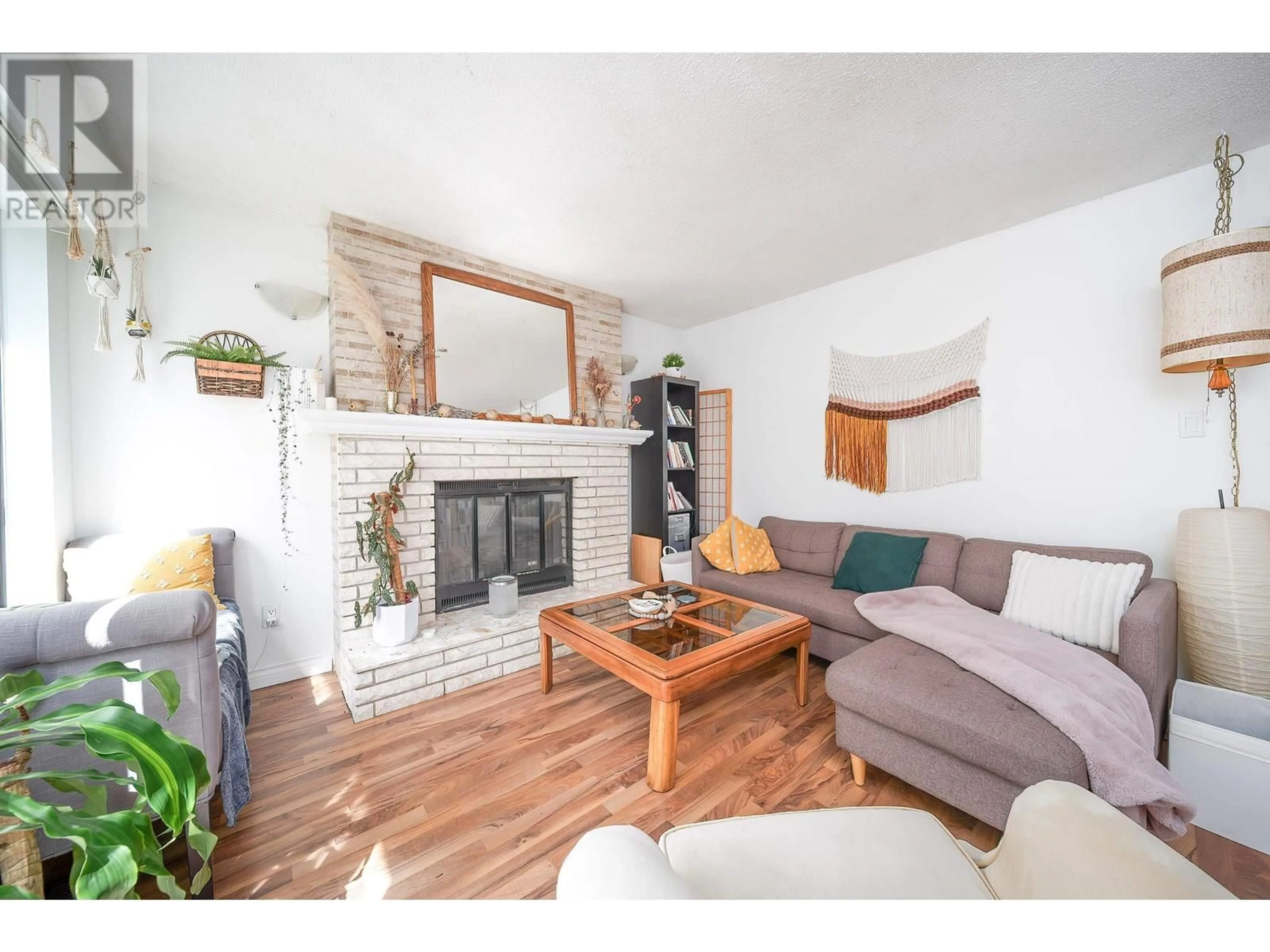 Living room with furniture, wood/laminate floor for 2275 PANDORA STREET, Vancouver British Columbia V5L1N6