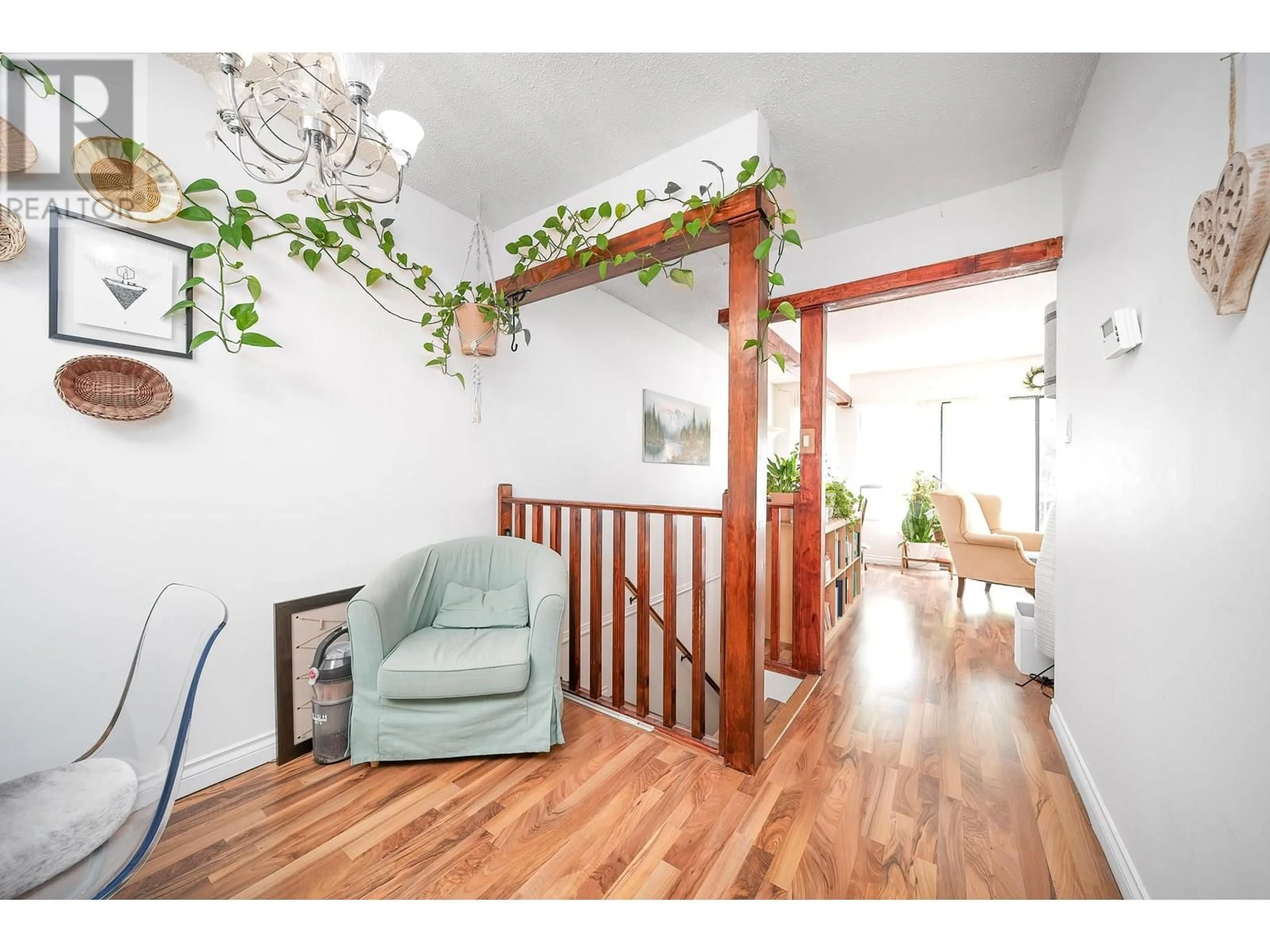 Indoor entryway for 2275 PANDORA STREET, Vancouver British Columbia V5L1N6