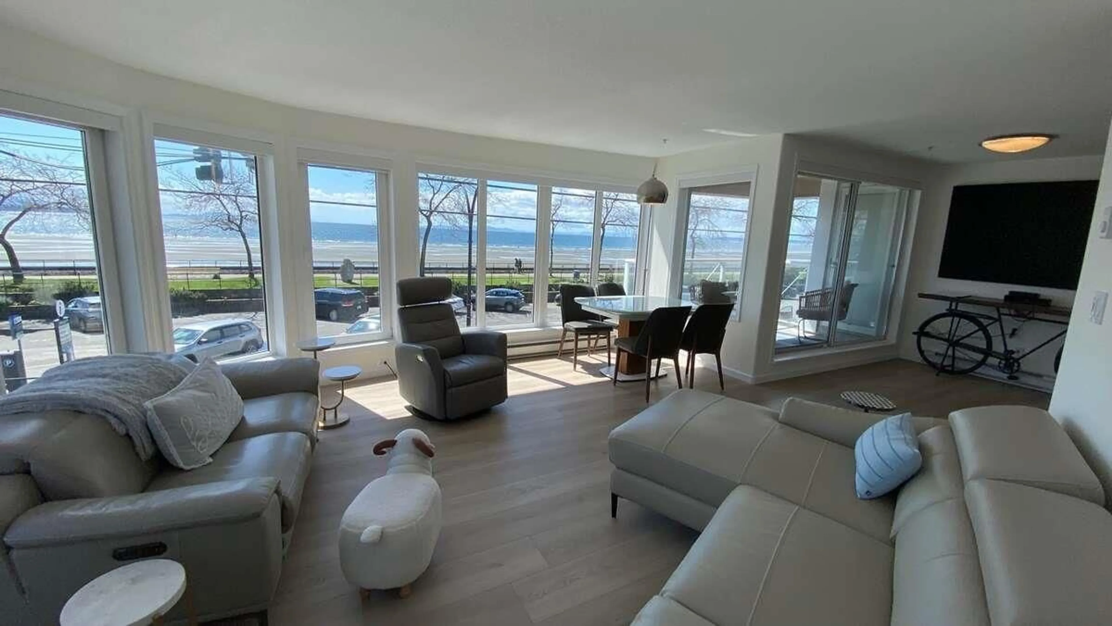 Living room with furniture, unknown for 206 - 1119 VIDAL, White Rock British Columbia V4B3T4