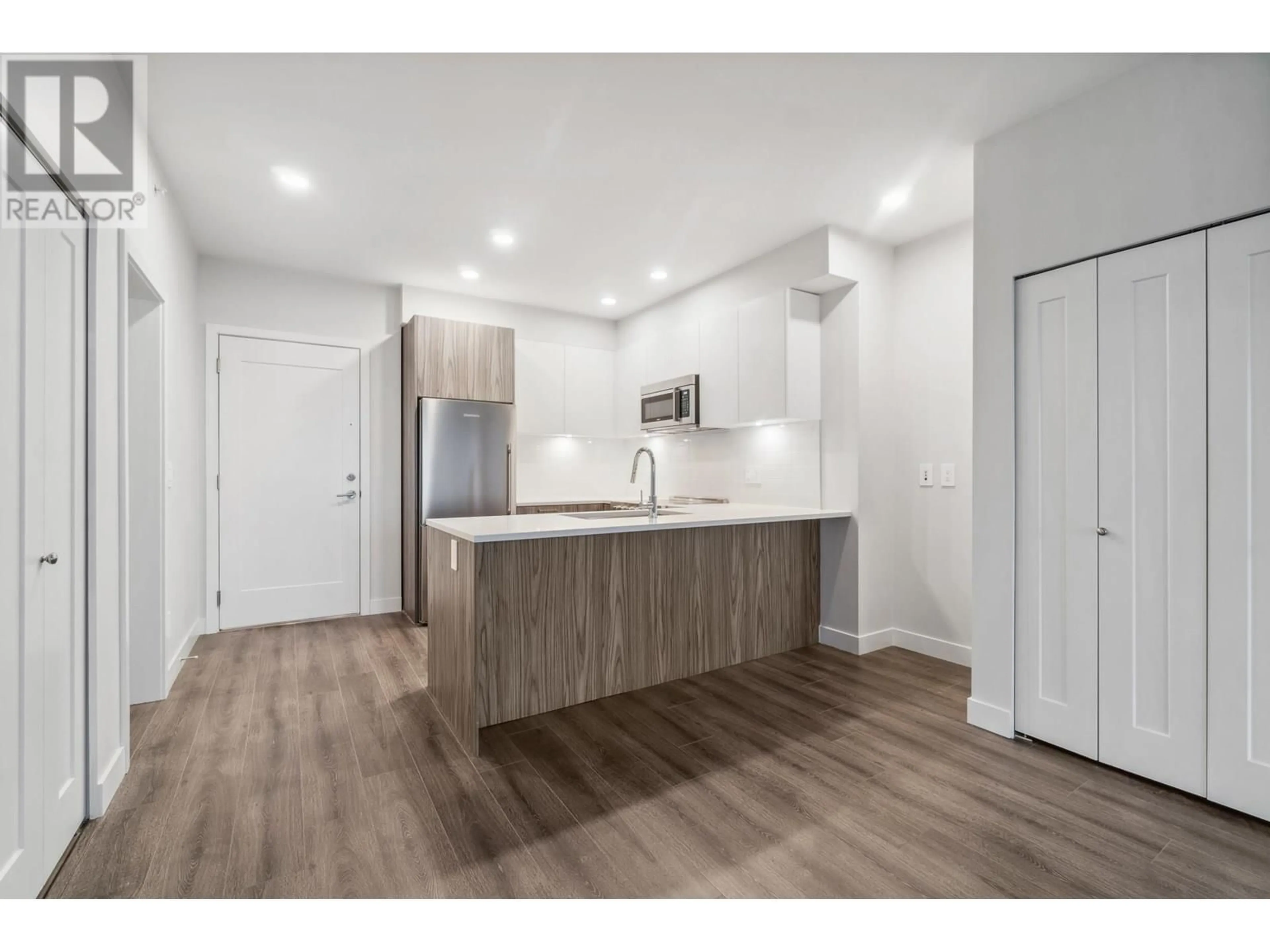 Open concept kitchen, wood/laminate floor for 403 - 5535 HASTINGS STREET, Burnaby British Columbia V5B1R2