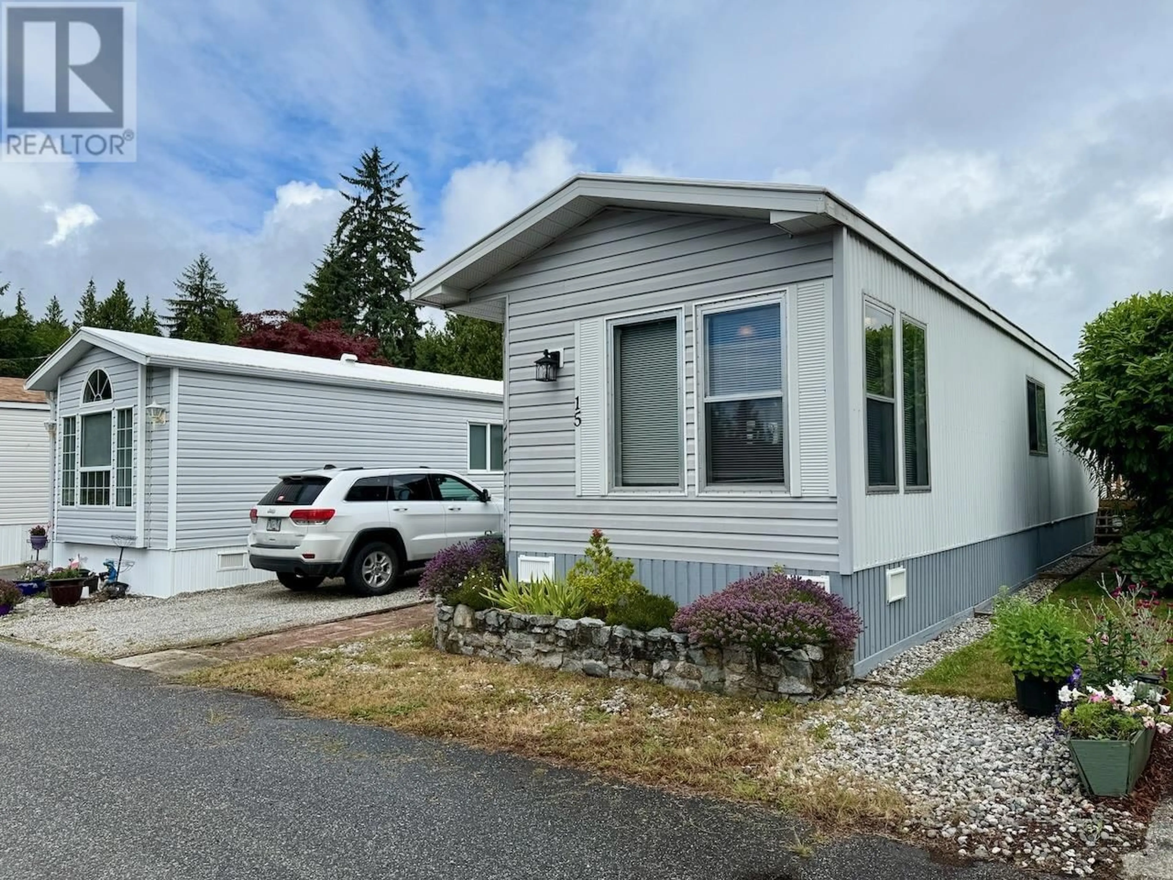 Home with vinyl exterior material, street for 15 - 5575 MASON ROAD, Sechelt British Columbia V7Z0K9