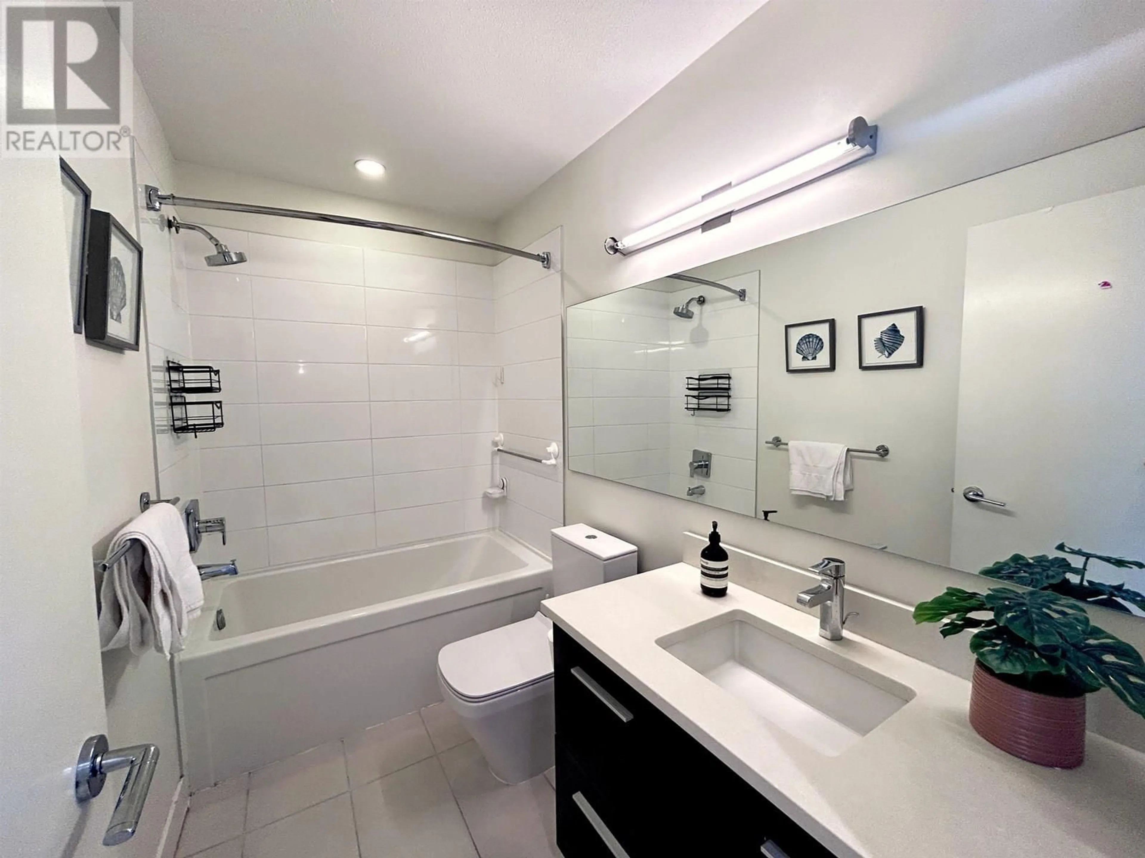 Standard bathroom, ceramic/tile floor for PH5 - 6033 GRAY AVENUE, Vancouver British Columbia V6S0G3