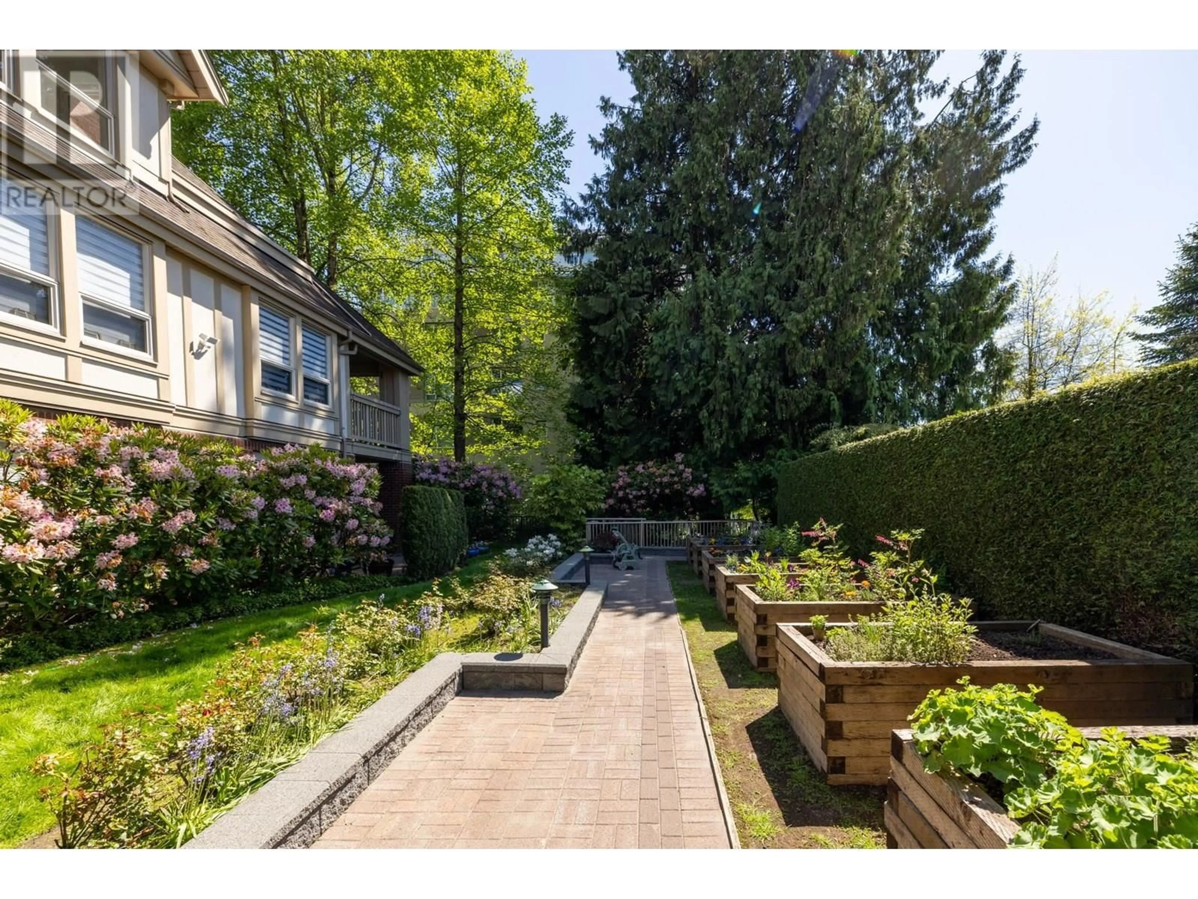 Patio, street for 104 - 843 22ND STREET, West Vancouver British Columbia V7V4C1