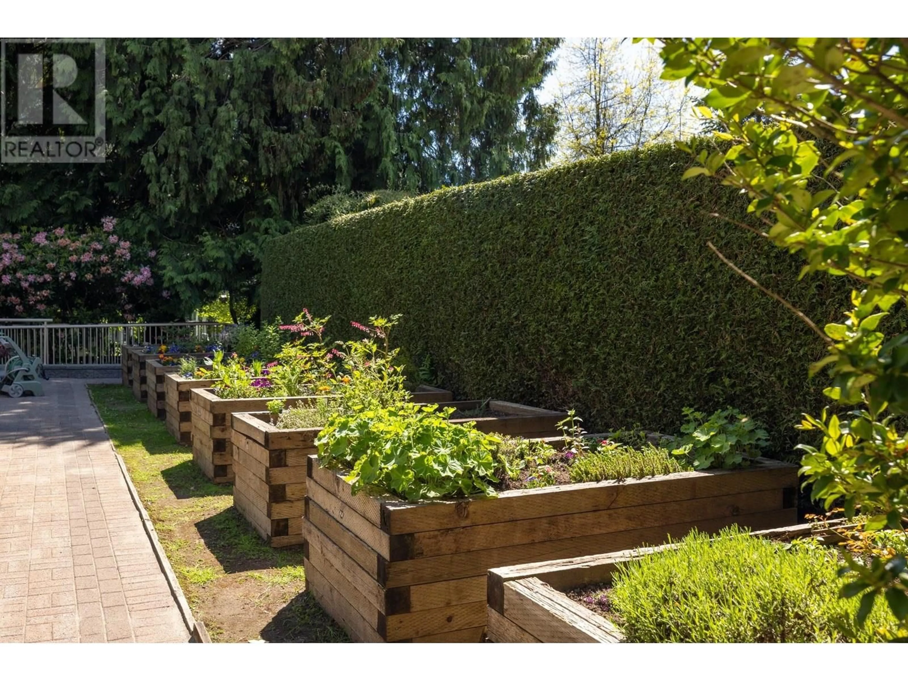 Patio, street for 104 - 843 22ND STREET, West Vancouver British Columbia V7V4C1