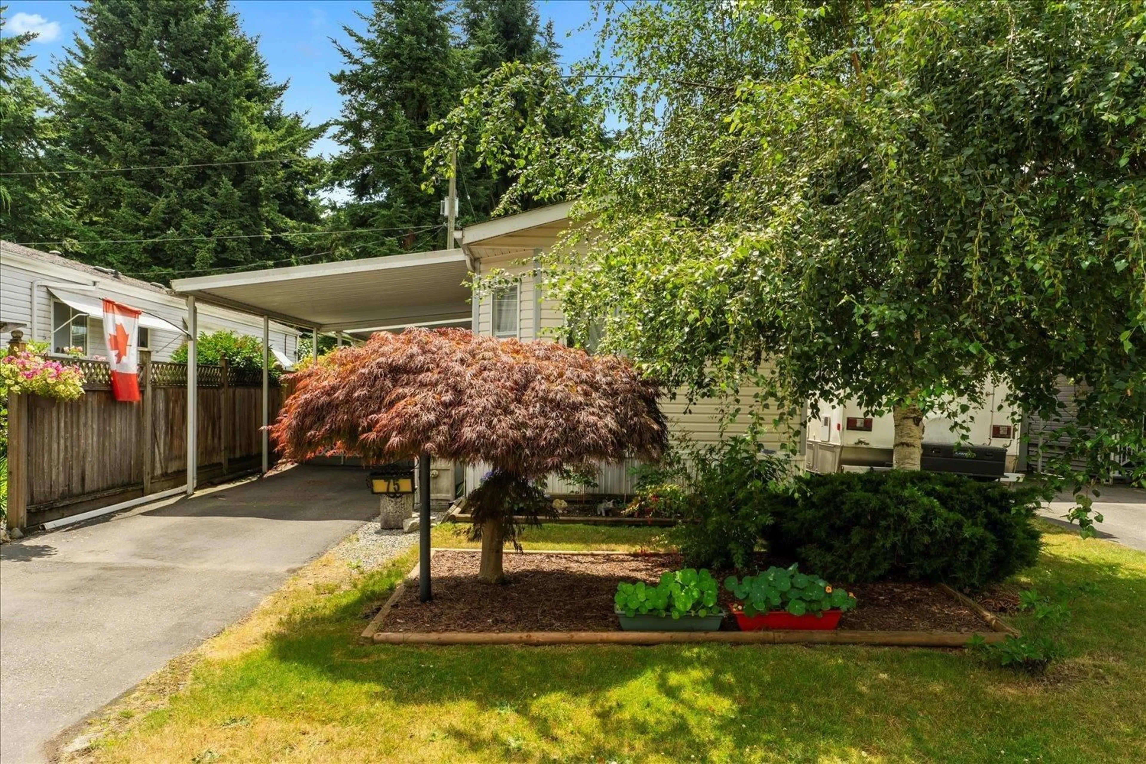 Home with vinyl exterior material, street for 75 - 31313 LIVINGSTONE, Abbotsford British Columbia V2T4T1