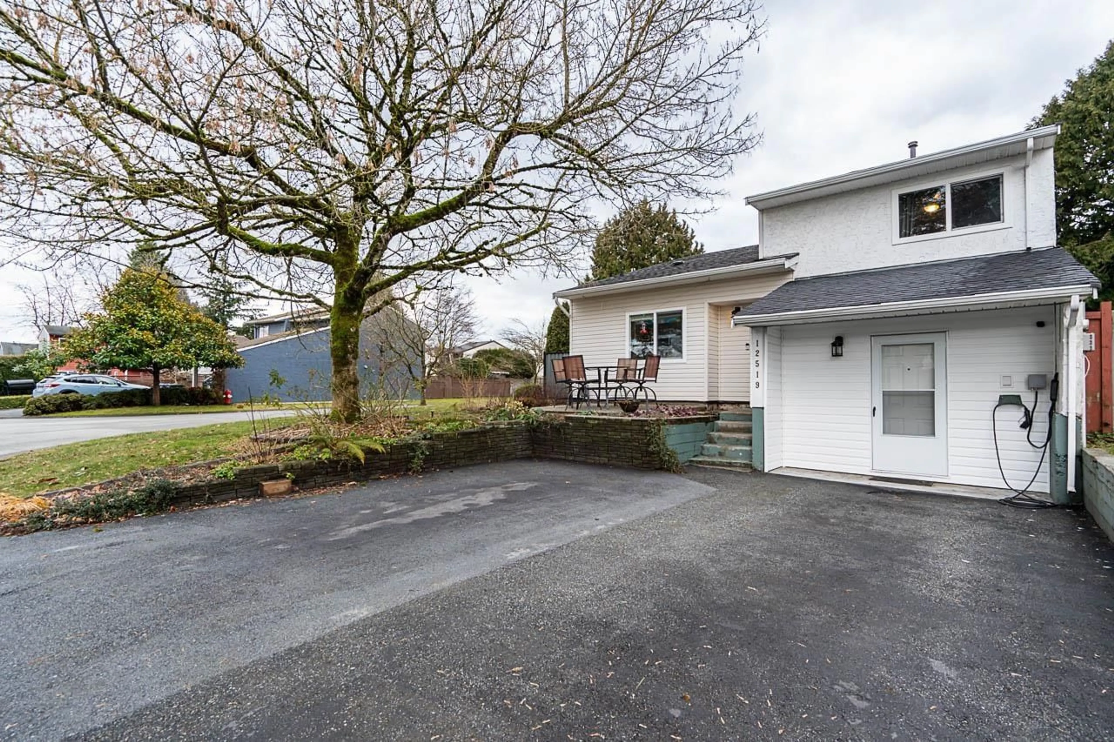 Patio, street for 12519 76A, Surrey British Columbia V3W7W5
