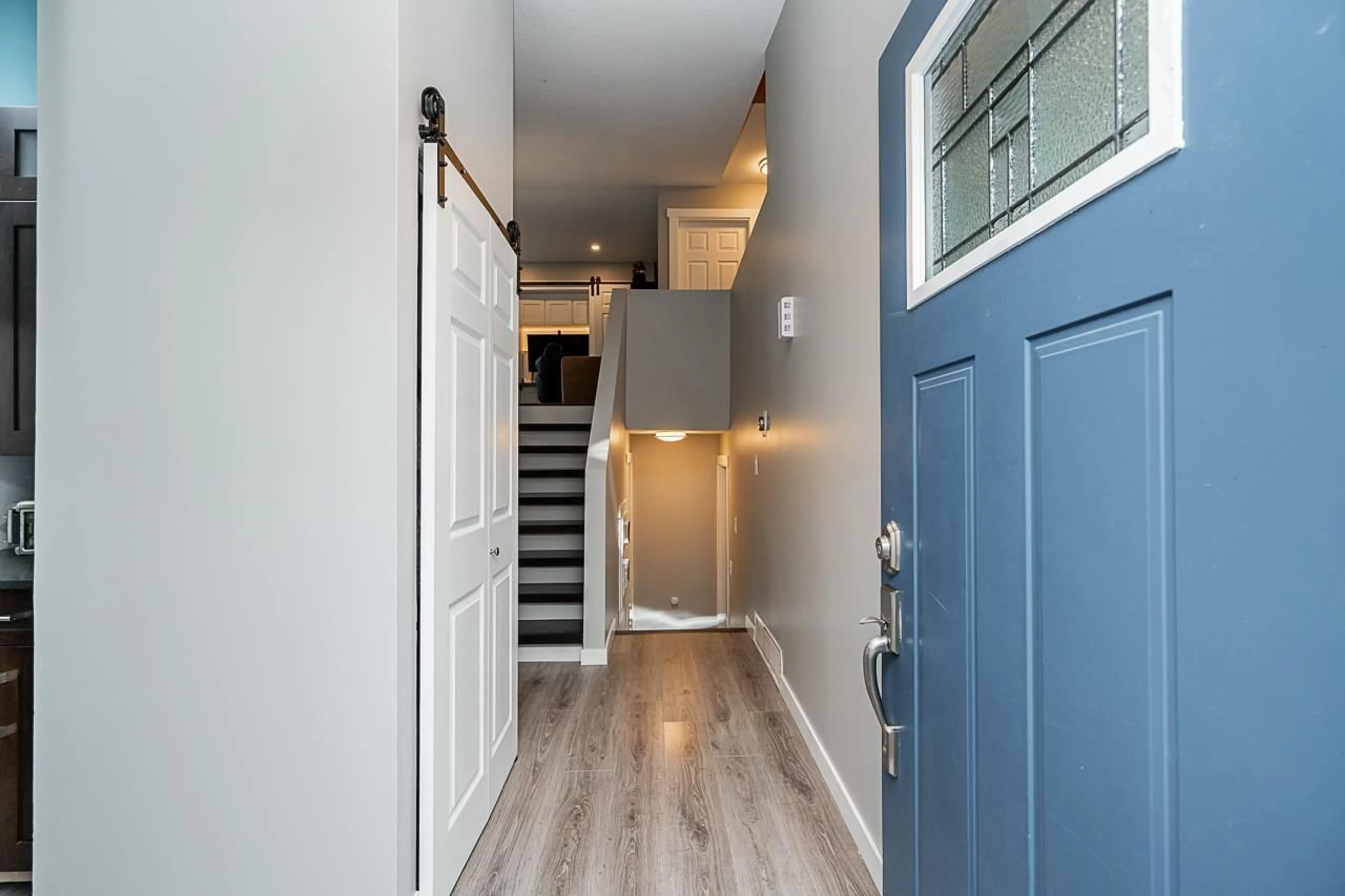 Indoor entryway for 12519 76A, Surrey British Columbia V3W7W5