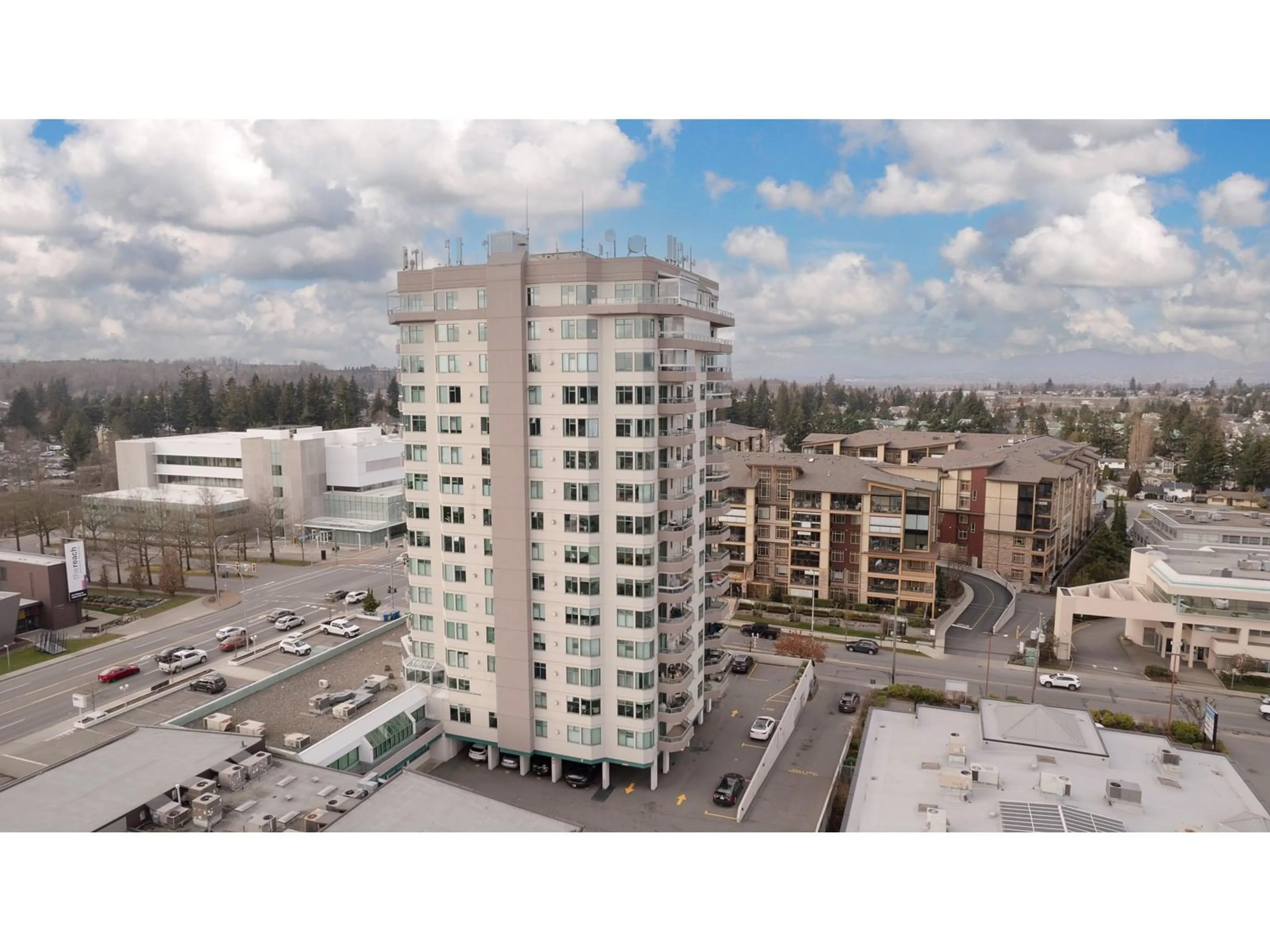 A pic from outside/outdoor area/front of a property/back of a property/a pic from drone, unknown for 802 - 32440' SIMON, Abbotsford British Columbia V2T5R3
