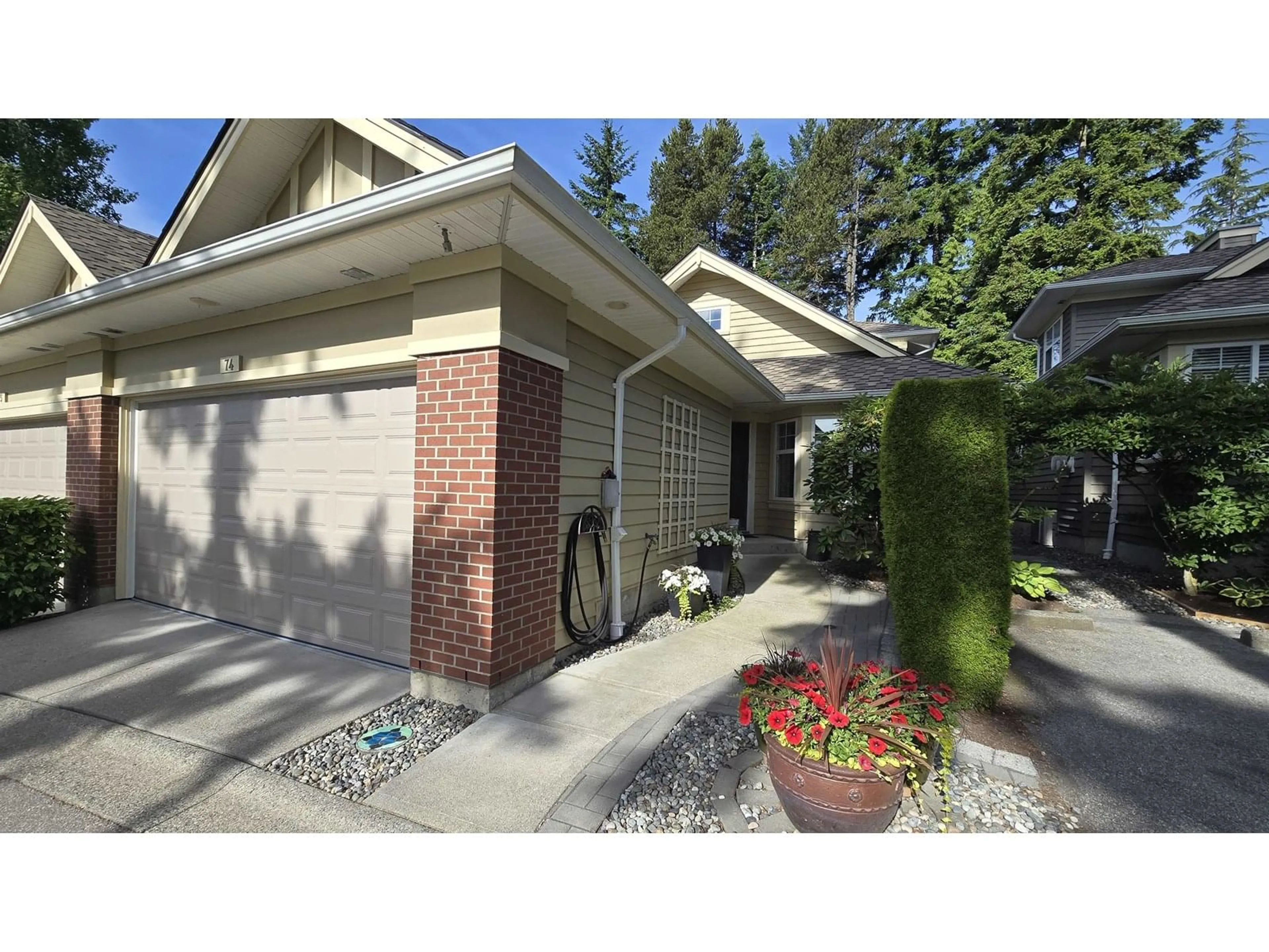 Unknown for 74 - 15500 ROSEMARY HEIGHTS, Surrey British Columbia V3S0K1