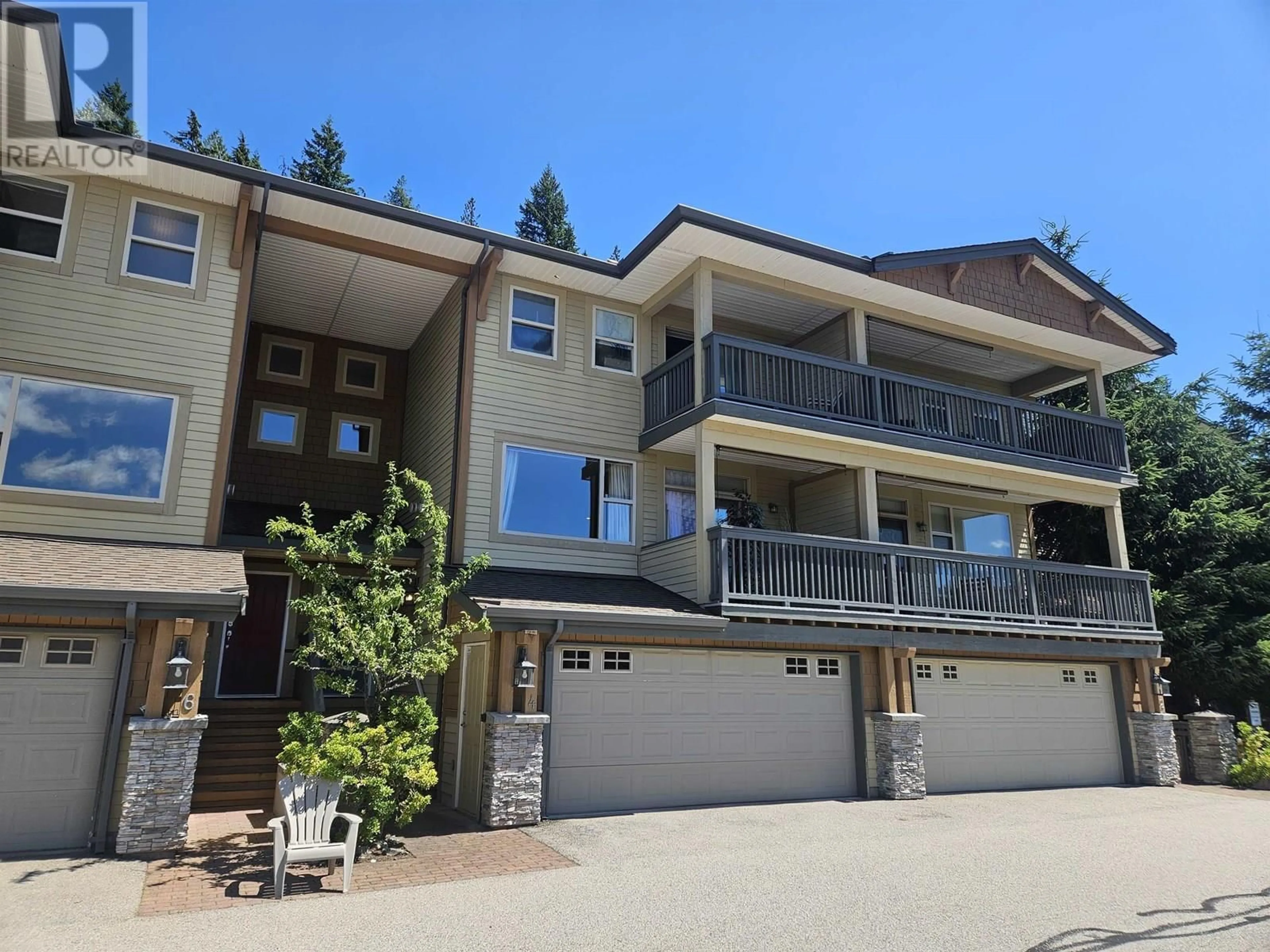 A pic from outside/outdoor area/front of a property/back of a property/a pic from drone, unknown for 4 - 1024 GLACIER VIEW DRIVE, Squamish British Columbia V8B0G1
