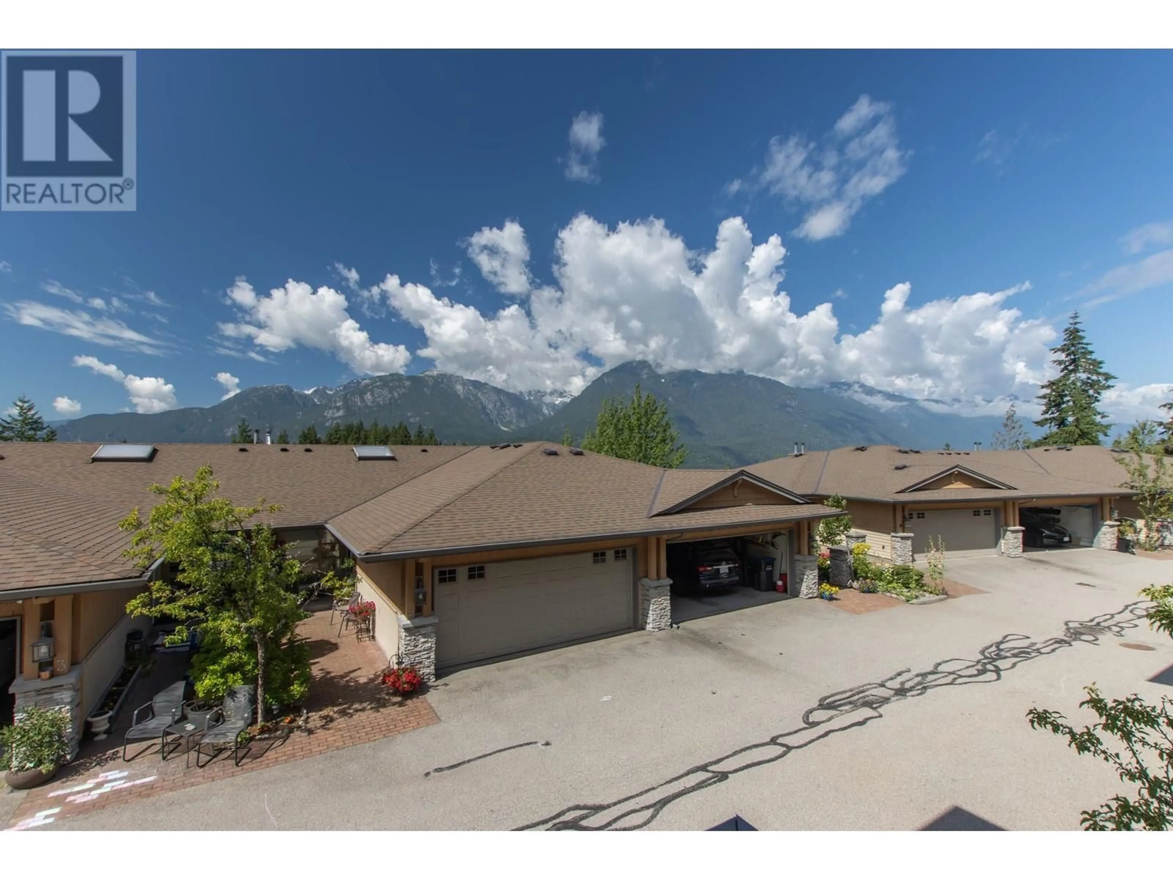 A pic from outside/outdoor area/front of a property/back of a property/a pic from drone, mountain view for 4 - 1024 GLACIER VIEW DRIVE, Squamish British Columbia V8B0G1