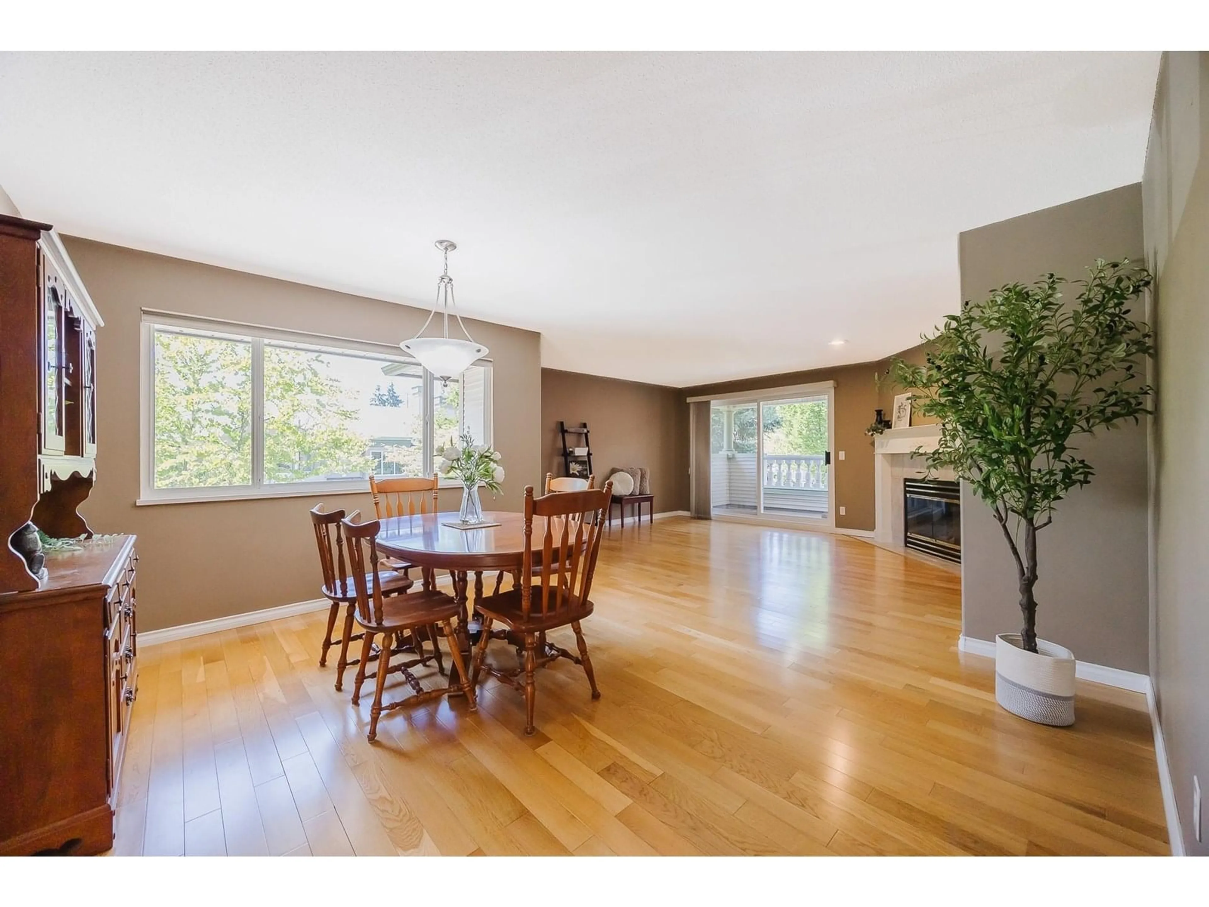 Dining room, wood/laminate floor for 268 - 13888 70, Surrey British Columbia V3W0R8
