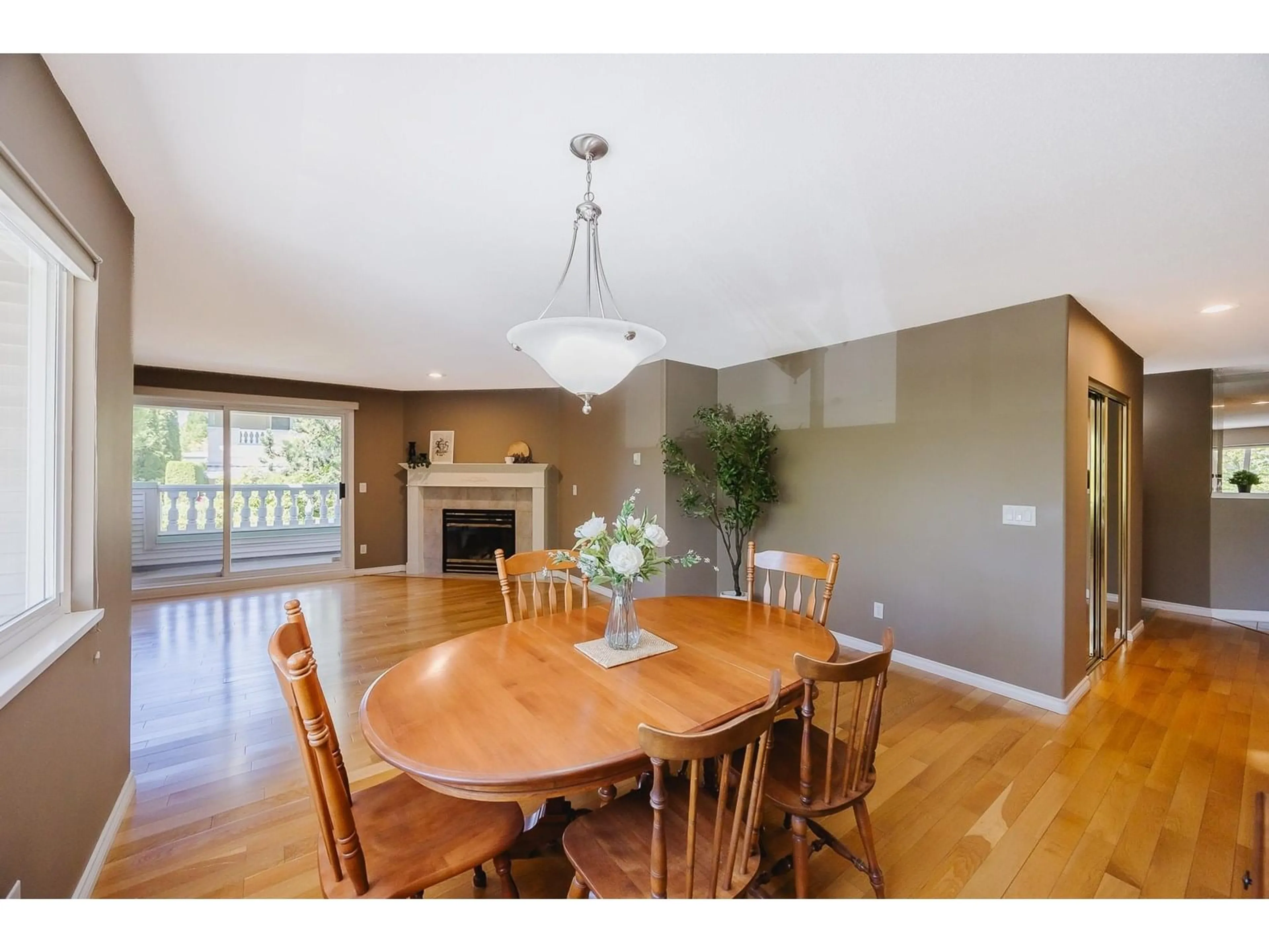 Dining room, wood/laminate floor for 268 - 13888 70, Surrey British Columbia V3W0R8