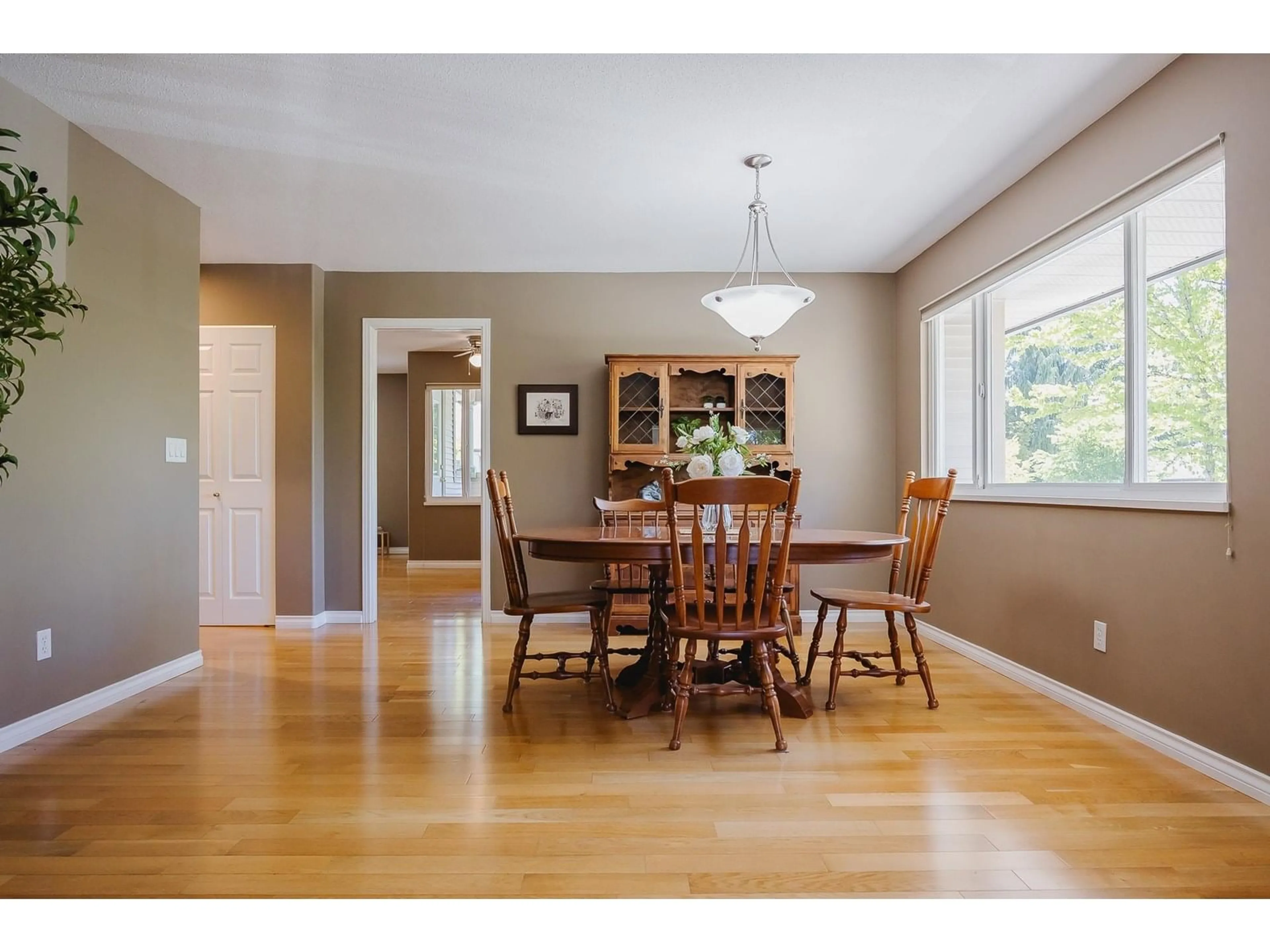 Dining room, wood/laminate floor for 268 - 13888 70, Surrey British Columbia V3W0R8
