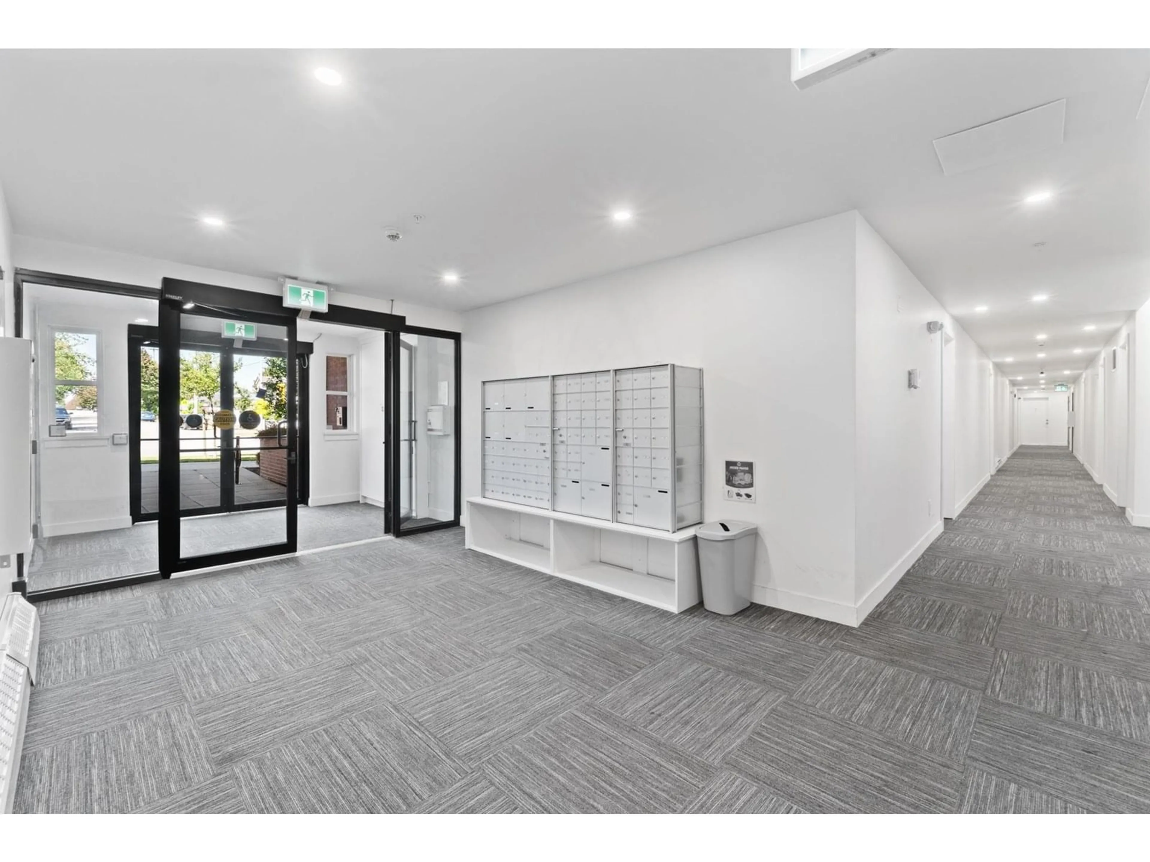 Indoor foyer for 414 - 10616 132, Surrey British Columbia V3T0T3