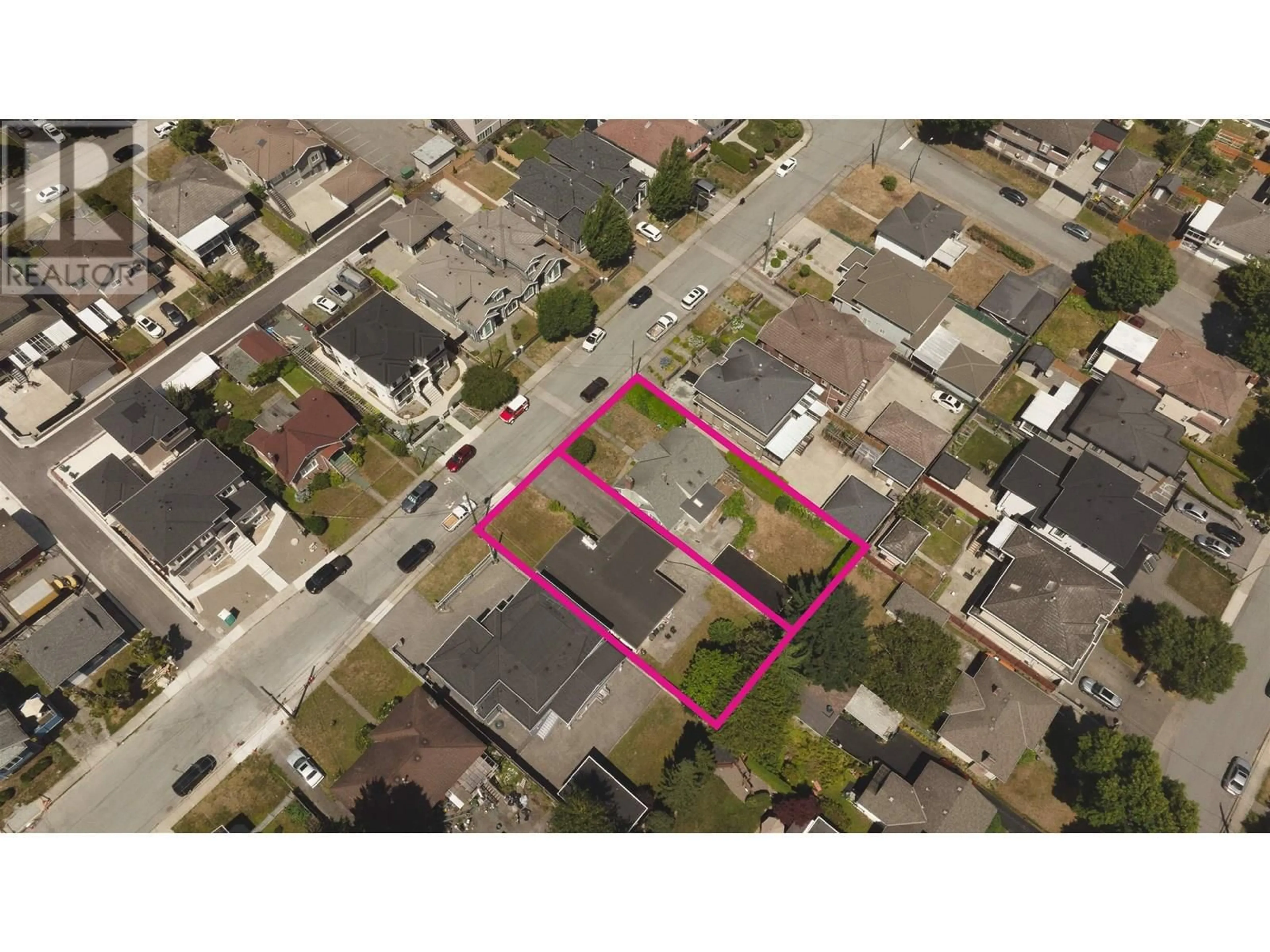 A pic from outside/outdoor area/front of a property/back of a property/a pic from drone, street for 7750 15TH AVENUE, Burnaby British Columbia V3N1W5