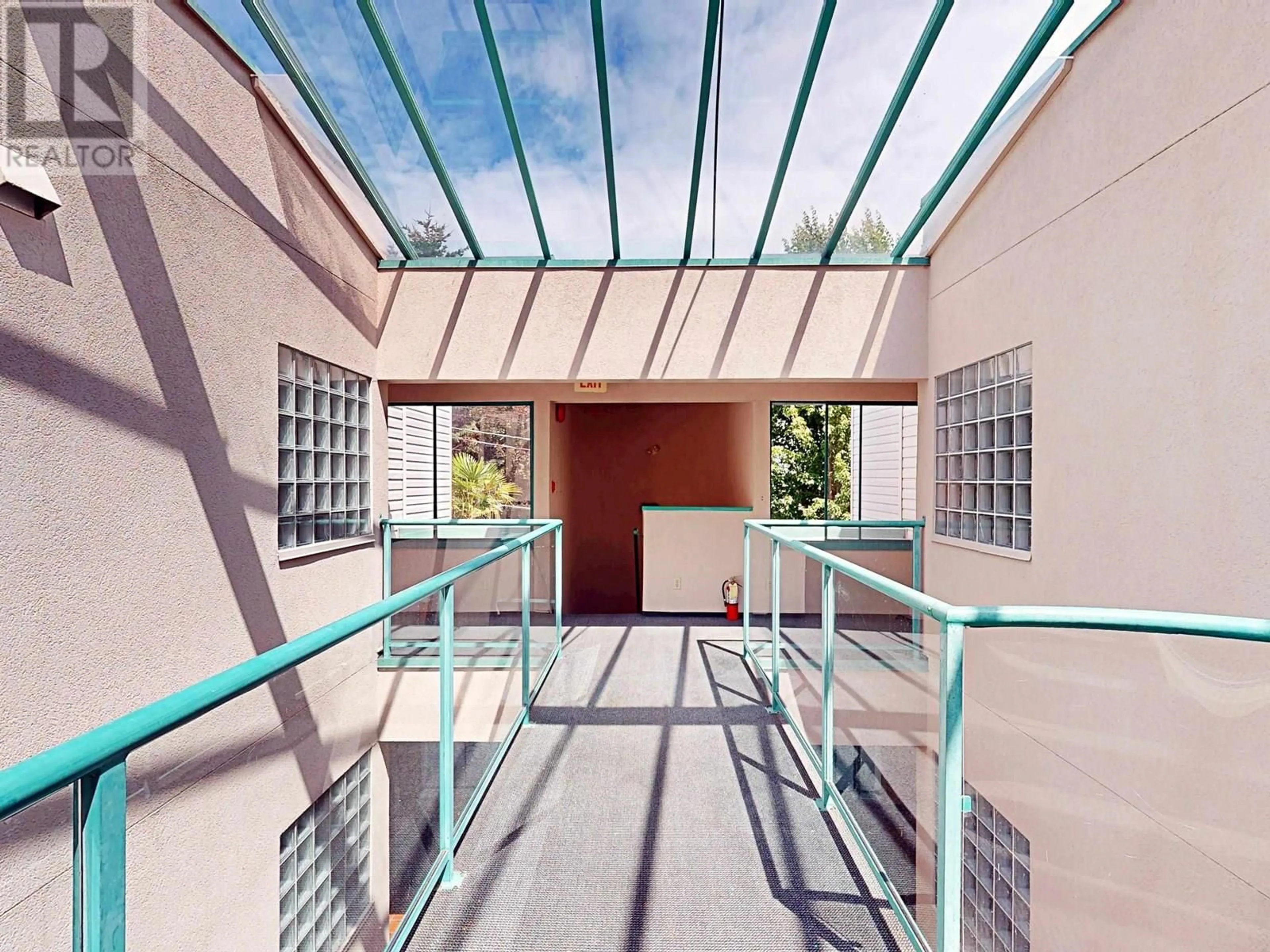 Indoor foyer for 101 - 5550 14B AVENUE, Delta British Columbia V4M2G6