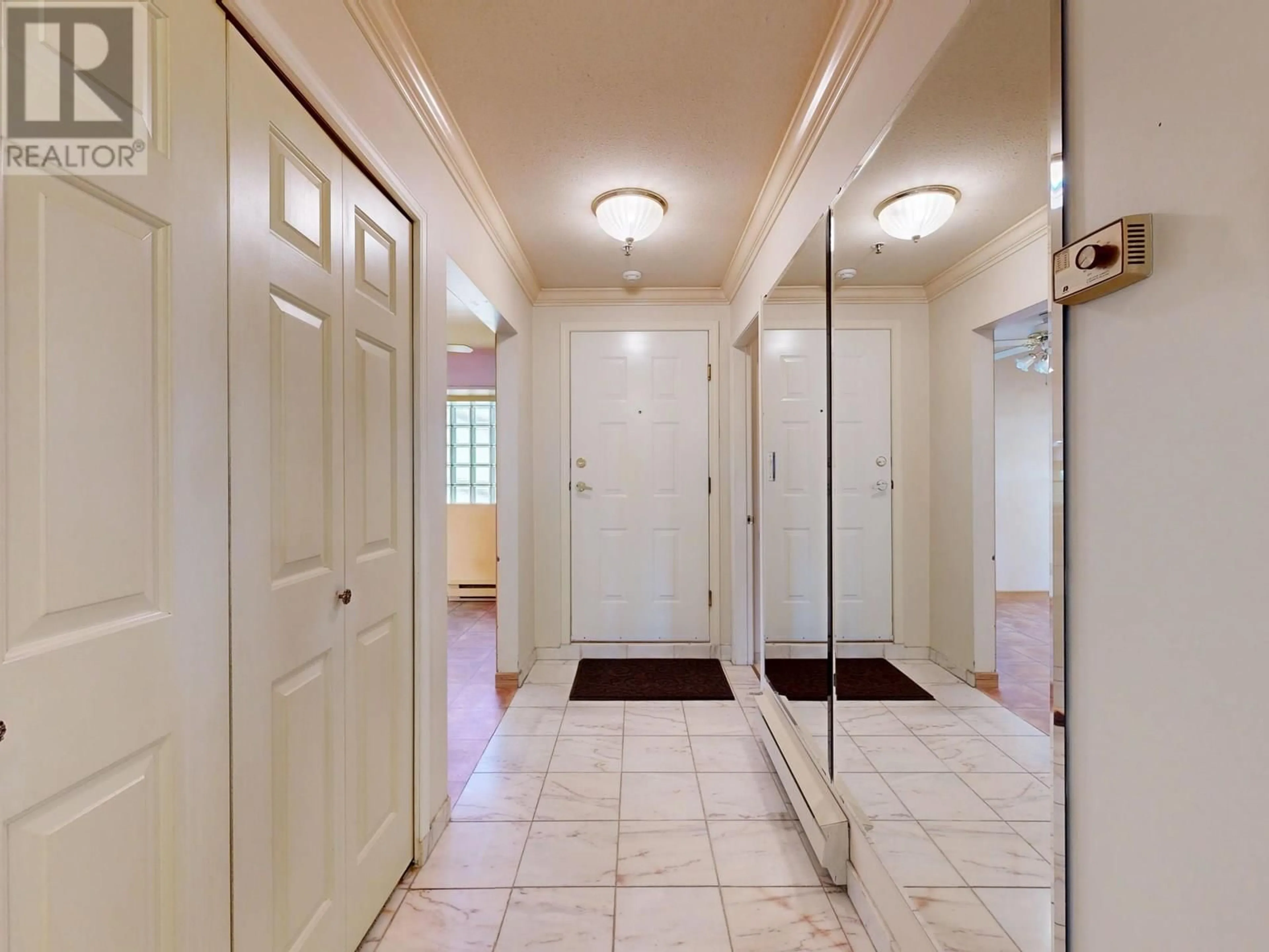 Indoor entryway for 101 - 5550 14B AVENUE, Delta British Columbia V4M2G6