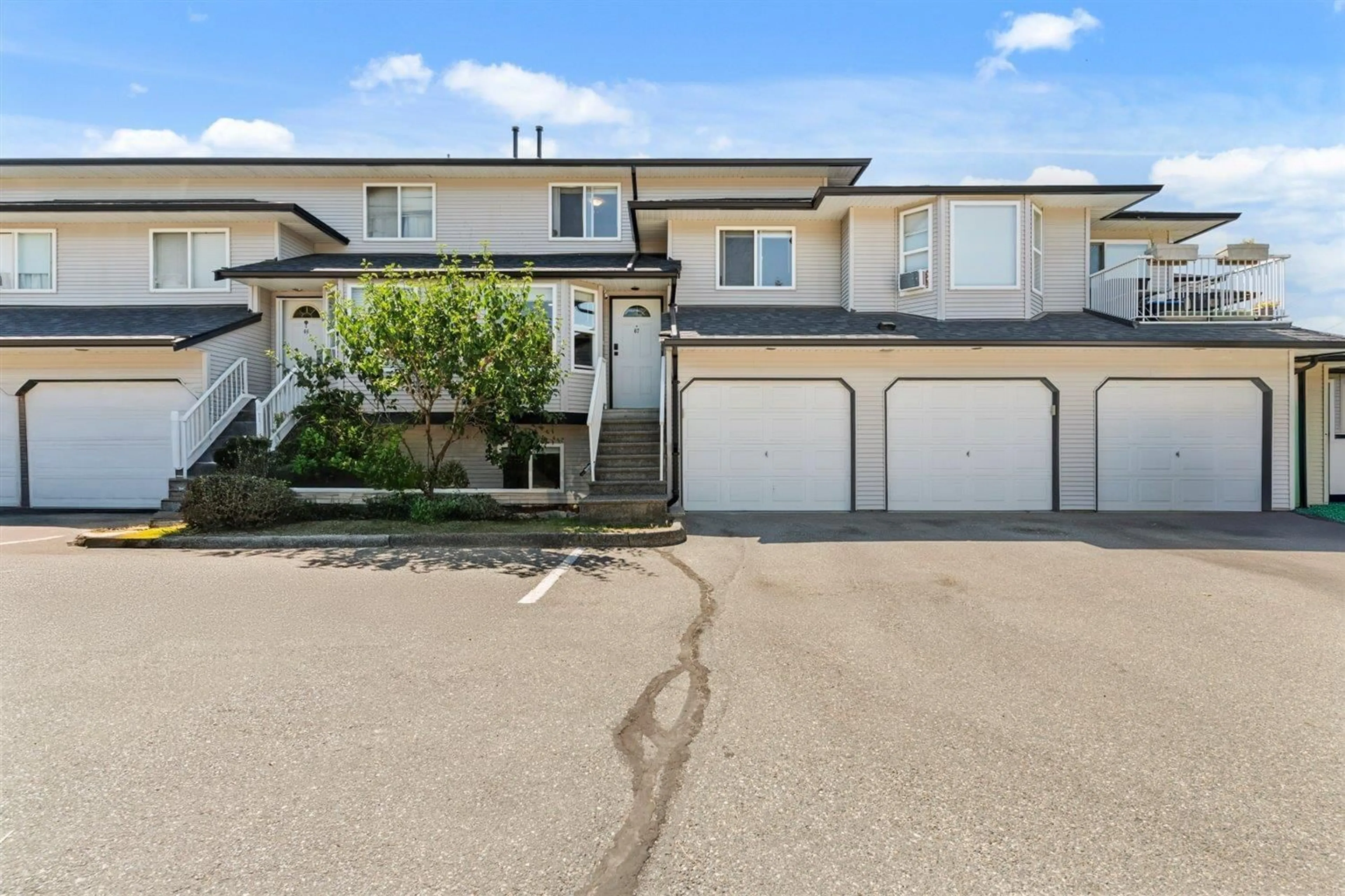 A pic from outside/outdoor area/front of a property/back of a property/a pic from drone, street for 67 - 34332 MACLURE, Abbotsford British Columbia V2S7S8