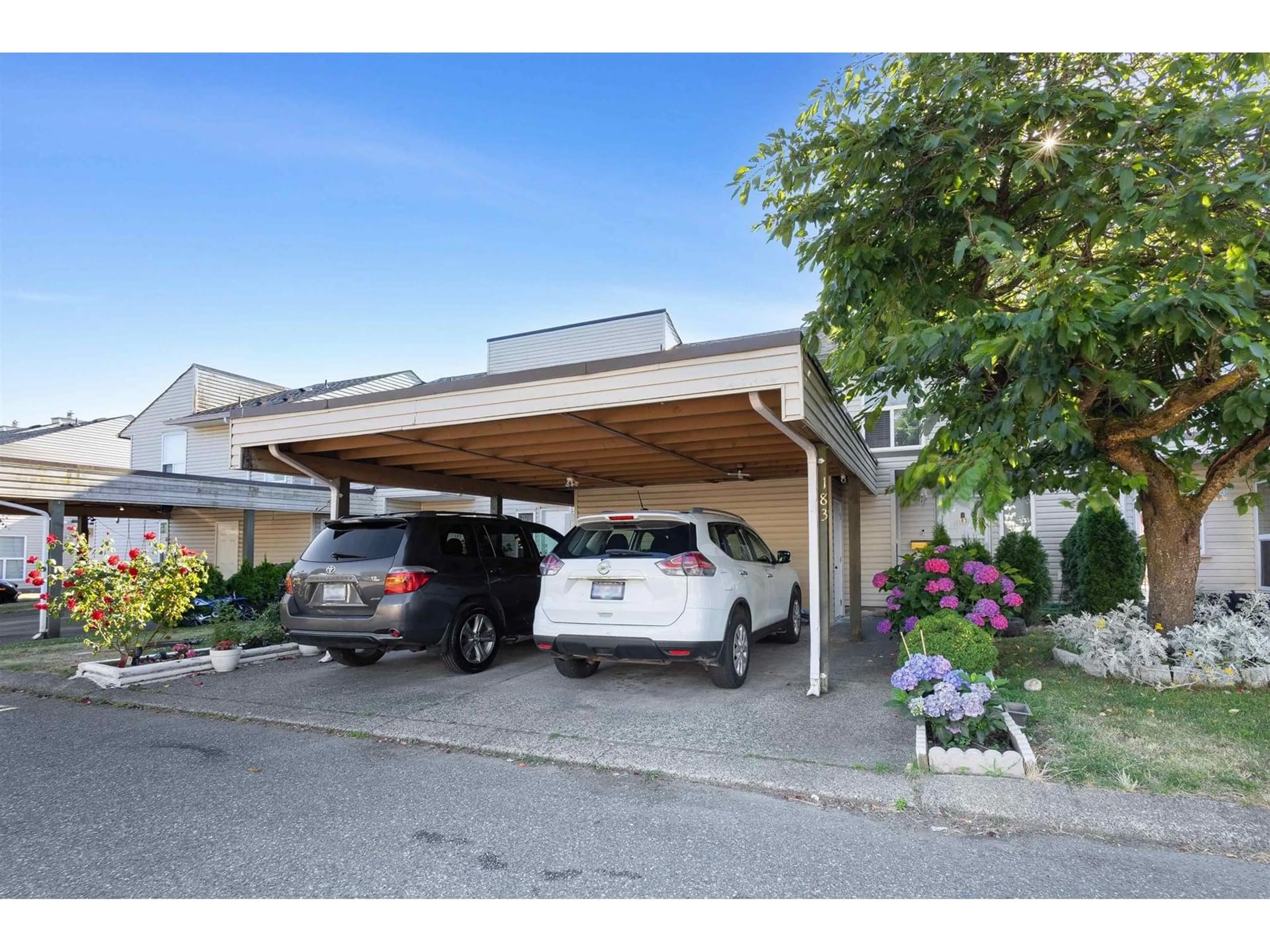 Indoor garage for 183 - 32550 MACLURE, Abbotsford British Columbia V2T4N3