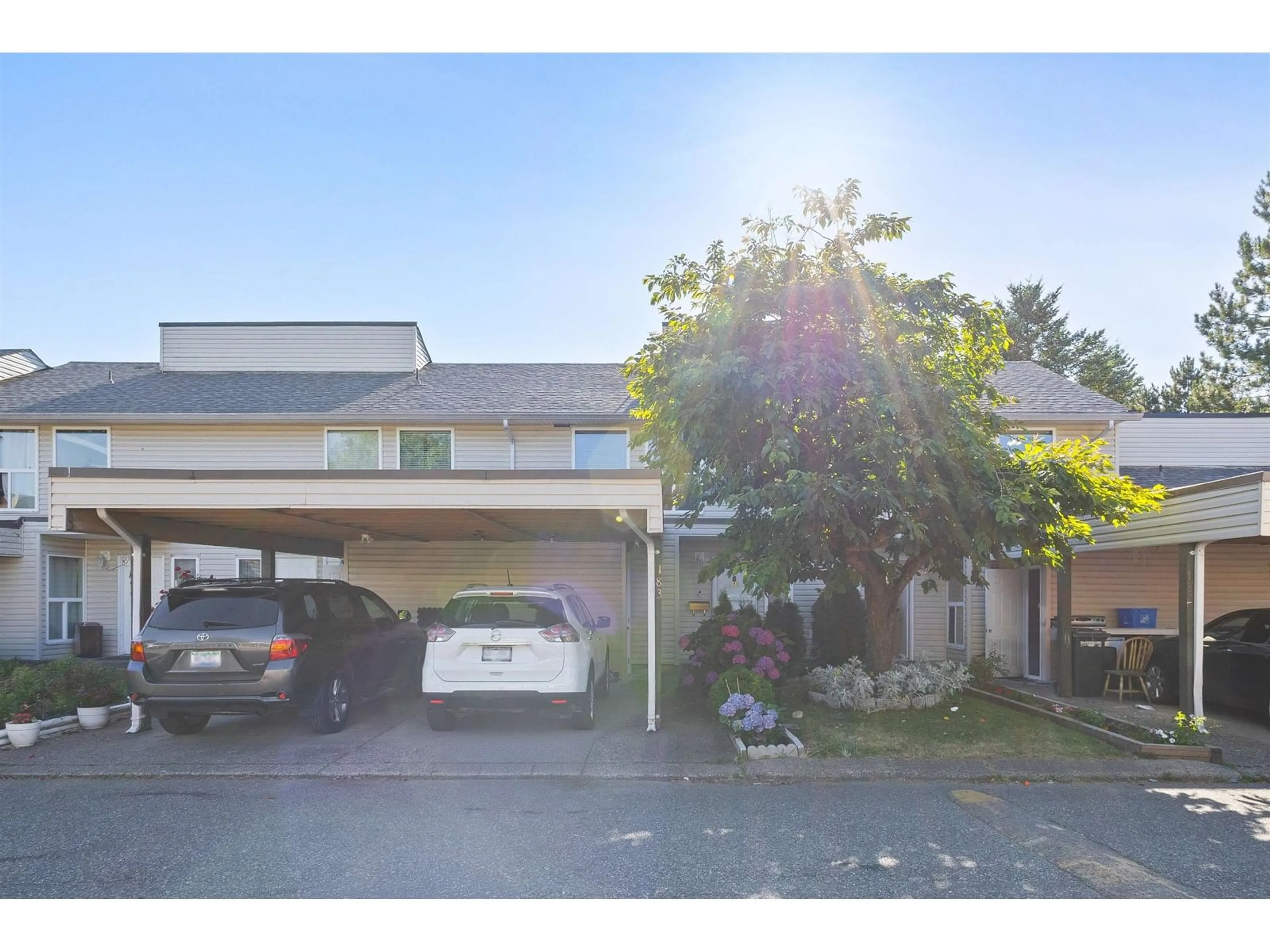 A pic from outside/outdoor area/front of a property/back of a property/a pic from drone, street for 183 - 32550 MACLURE, Abbotsford British Columbia V2T4N3