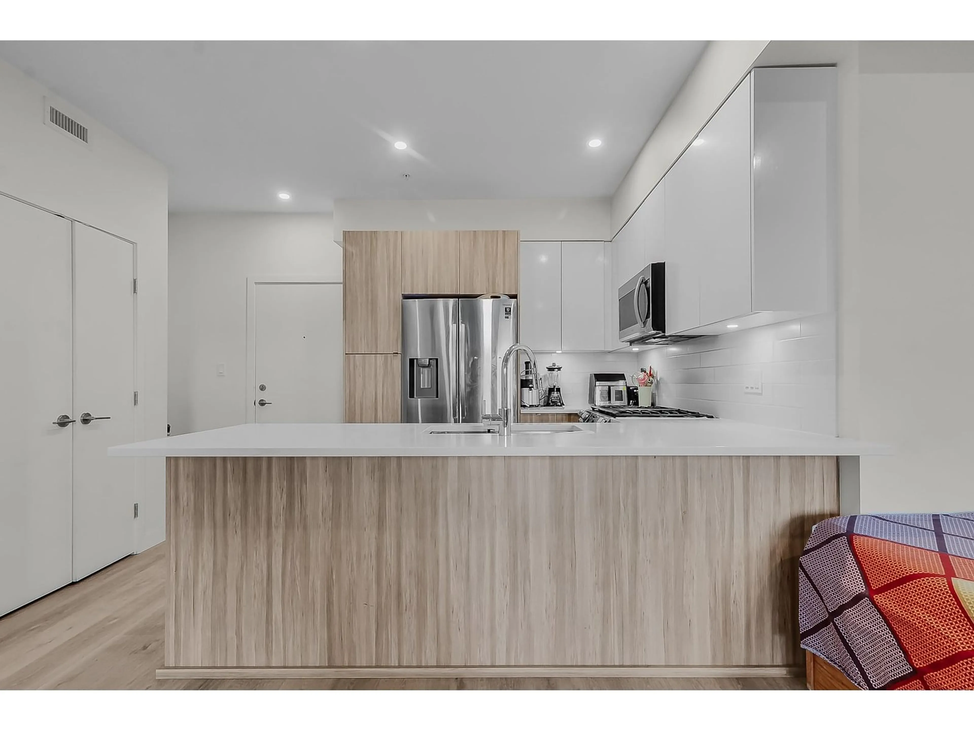 Open concept kitchen, wood/laminate floor for 312 - 2649 JAMES, Abbotsford British Columbia V2T3L6