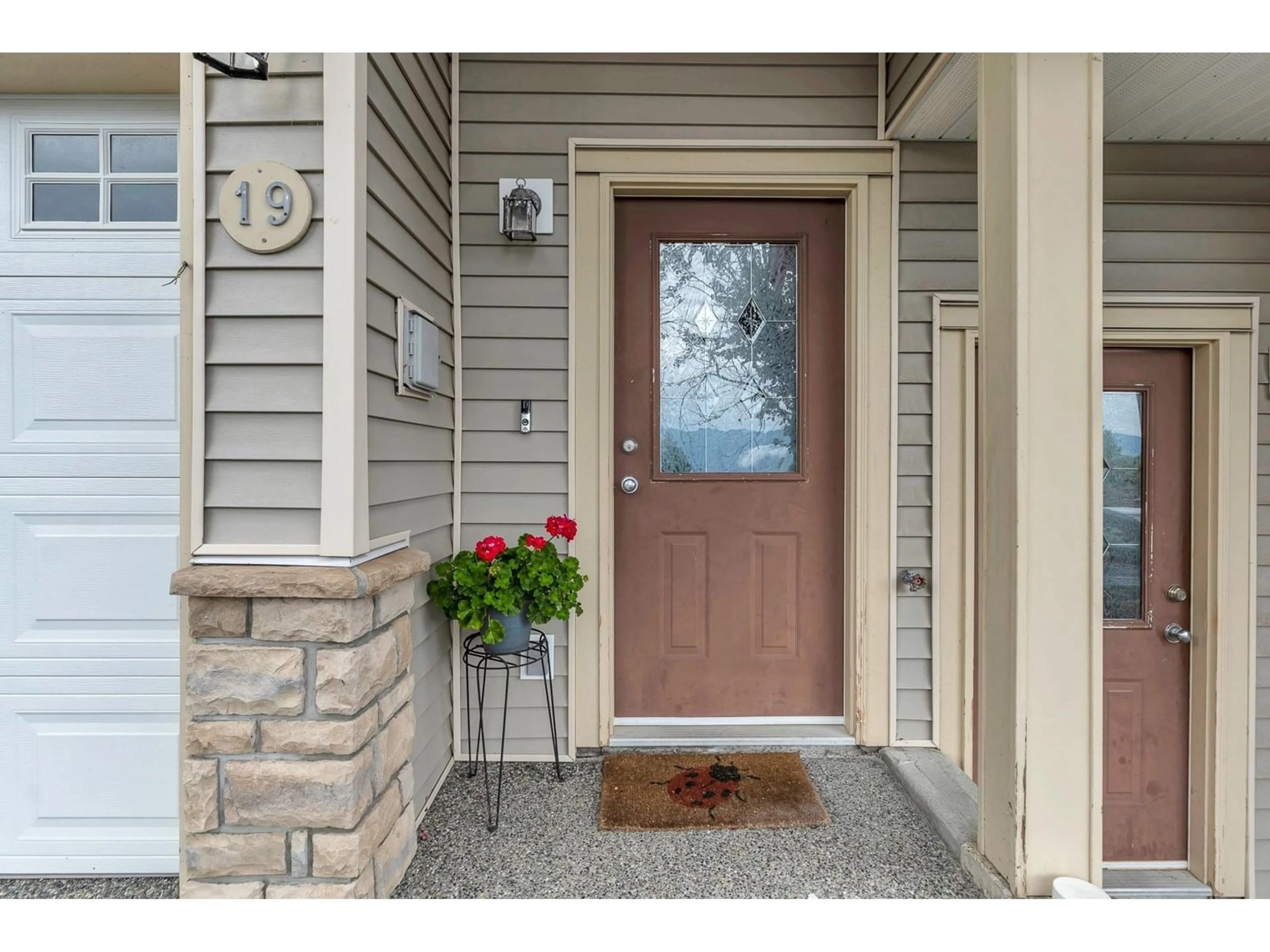 Indoor entryway for 19 - 46858 RUSSELL ROAD, Chilliwack British Columbia V2R5T3