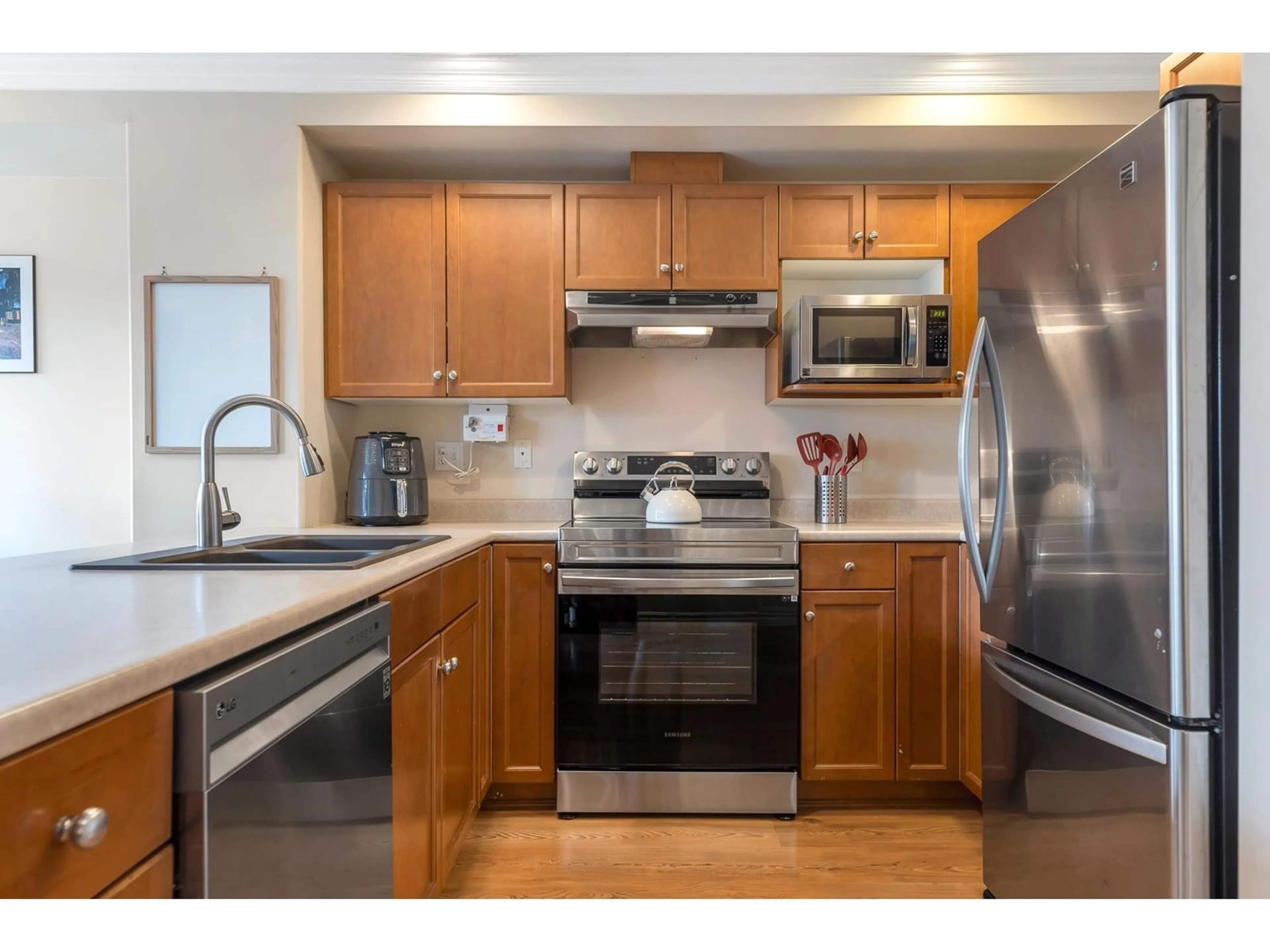 Standard kitchen, unknown for 19 - 46858 RUSSELL ROAD, Chilliwack British Columbia V2R5T3