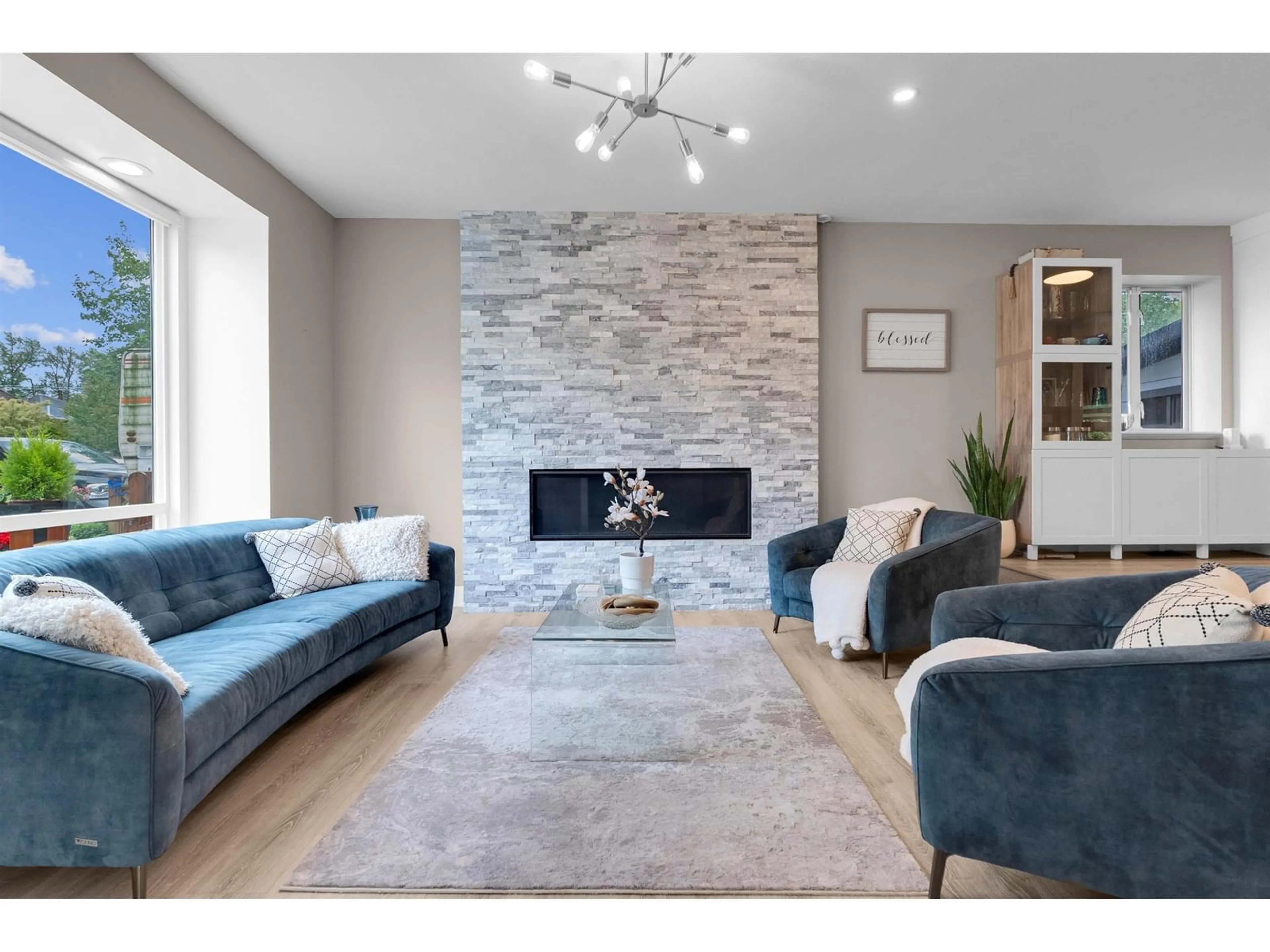 Living room with furniture, unknown for 8037 164A, Surrey British Columbia V4N0H7