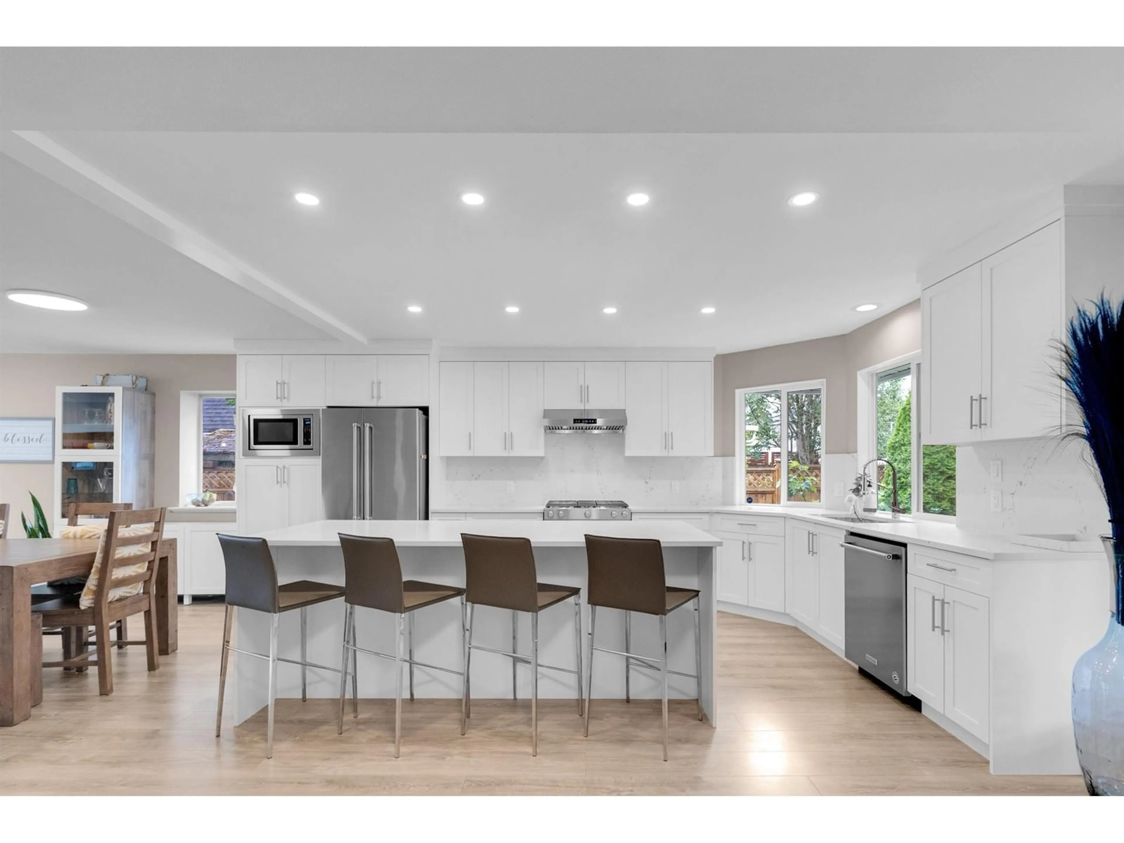Open concept kitchen, unknown for 8037 164A, Surrey British Columbia V4N0H7