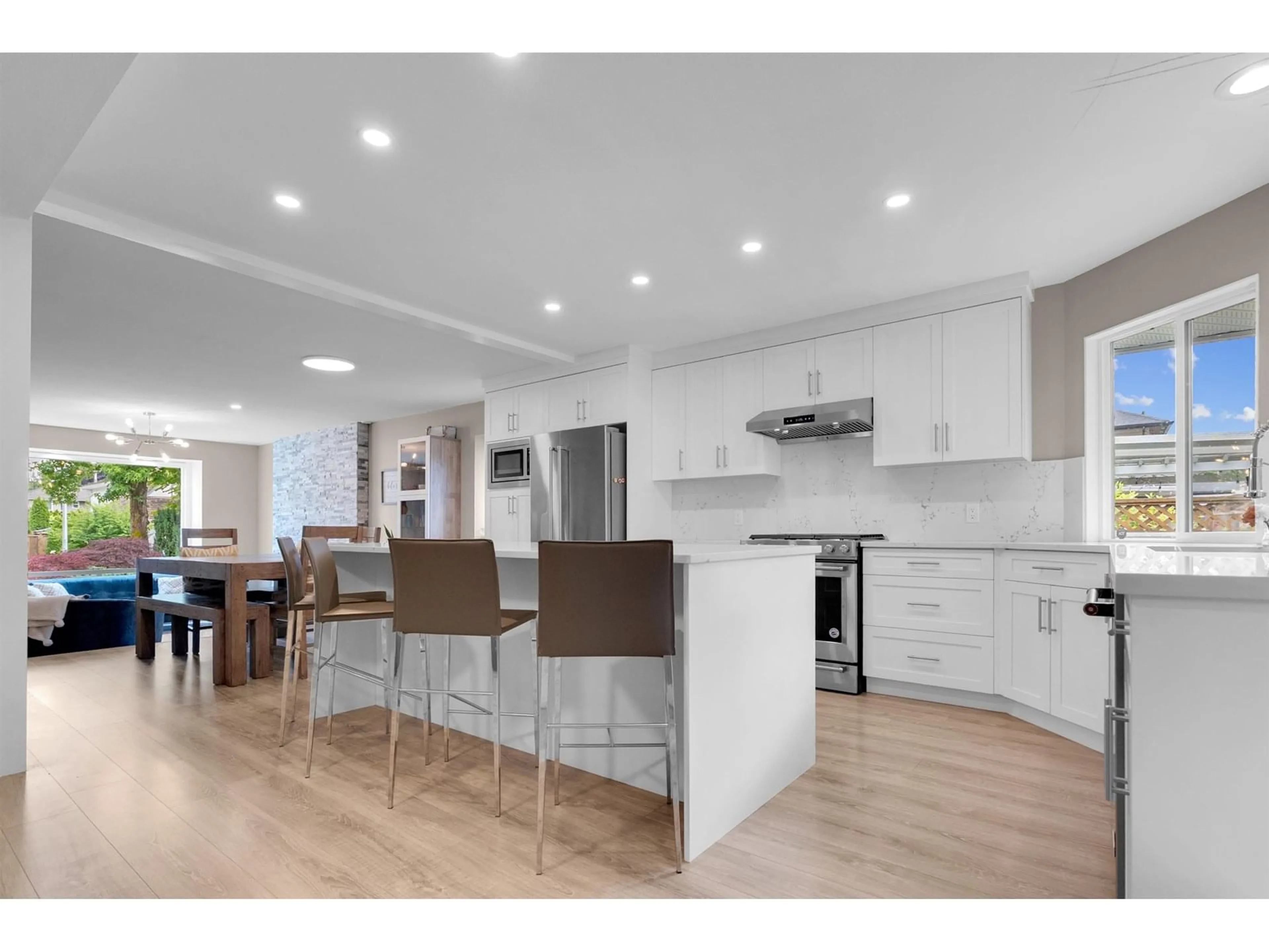 Open concept kitchen, unknown for 8037 164A, Surrey British Columbia V4N0H7