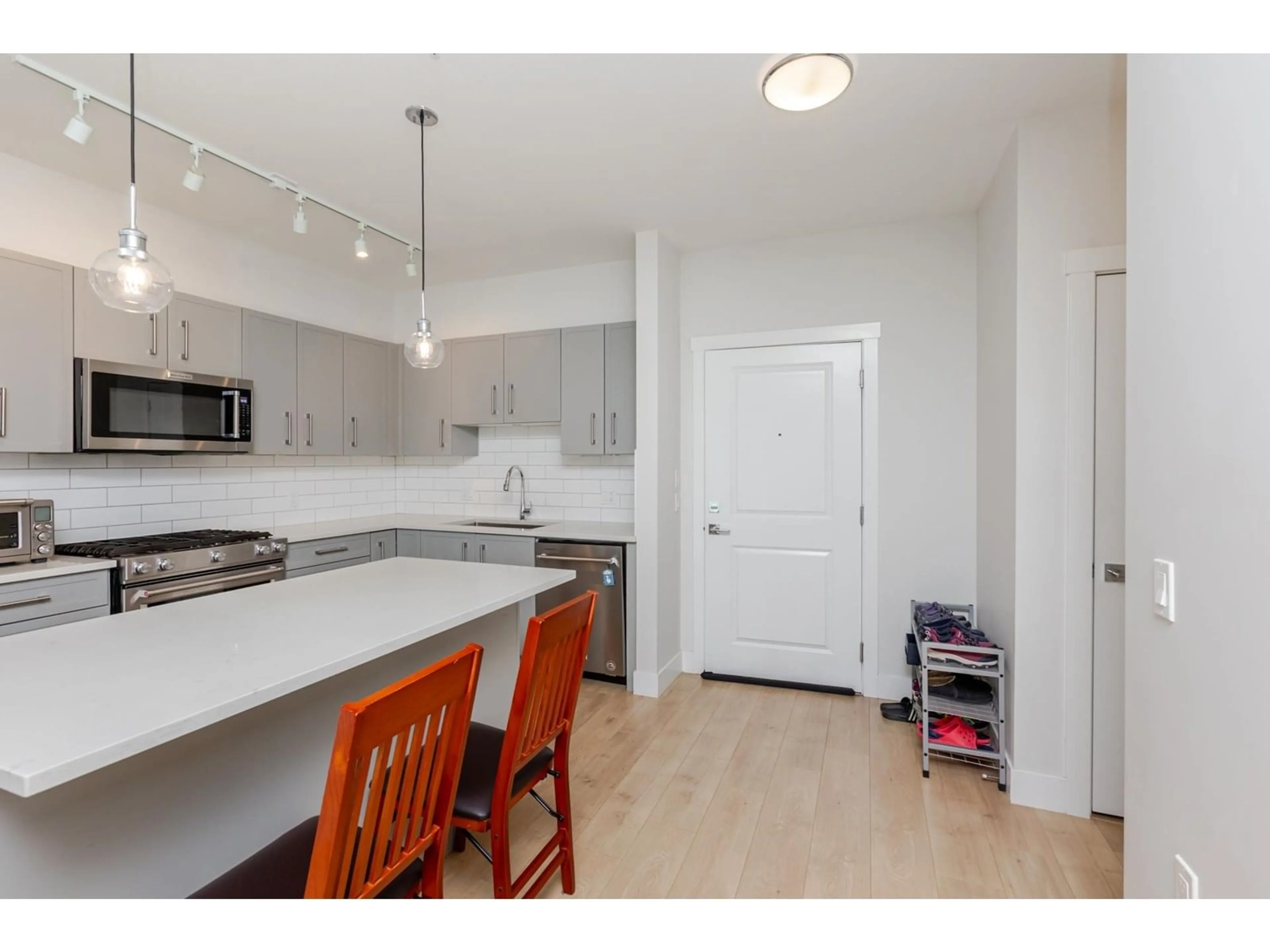 Open concept kitchen, unknown for 212 - 22136 49, Langley British Columbia V3A0M8