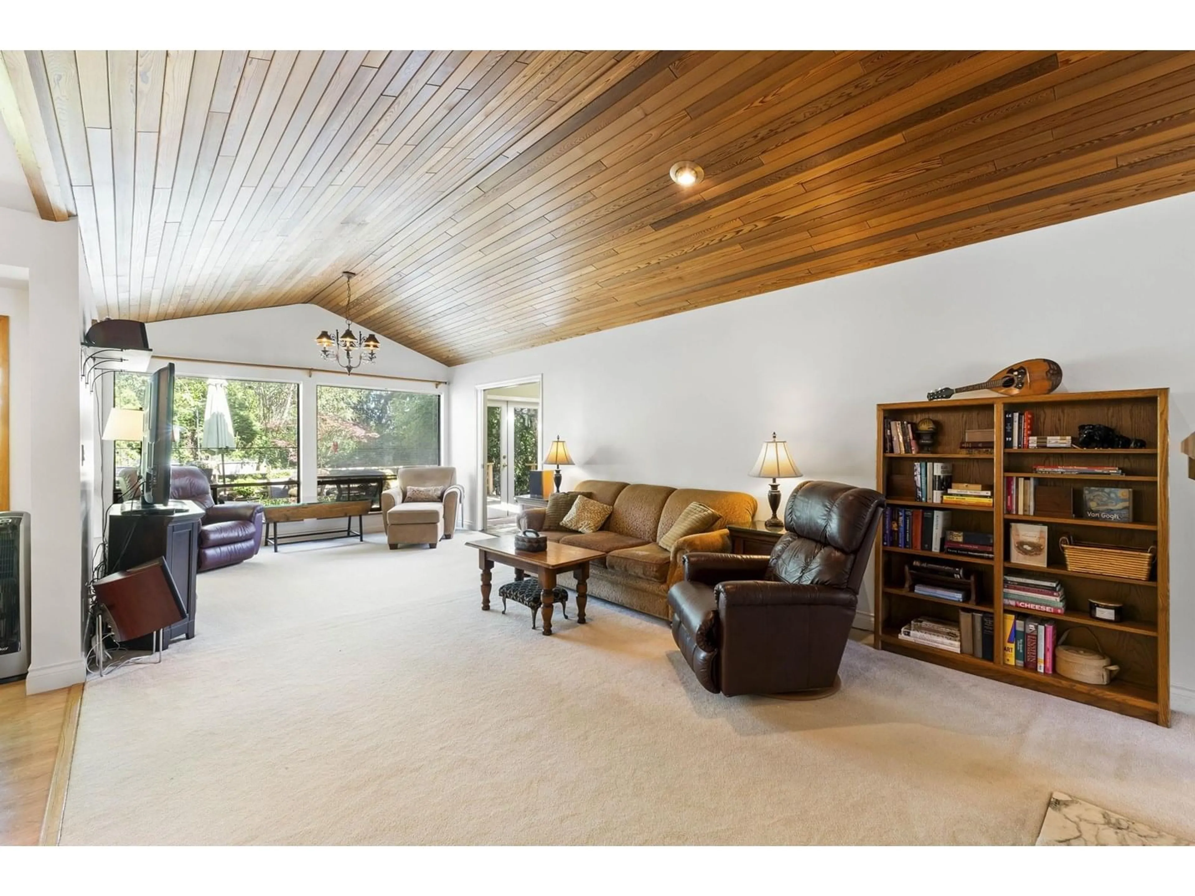Living room with furniture, unknown for 15342 KILLARNEY, Surrey British Columbia V3S6P9