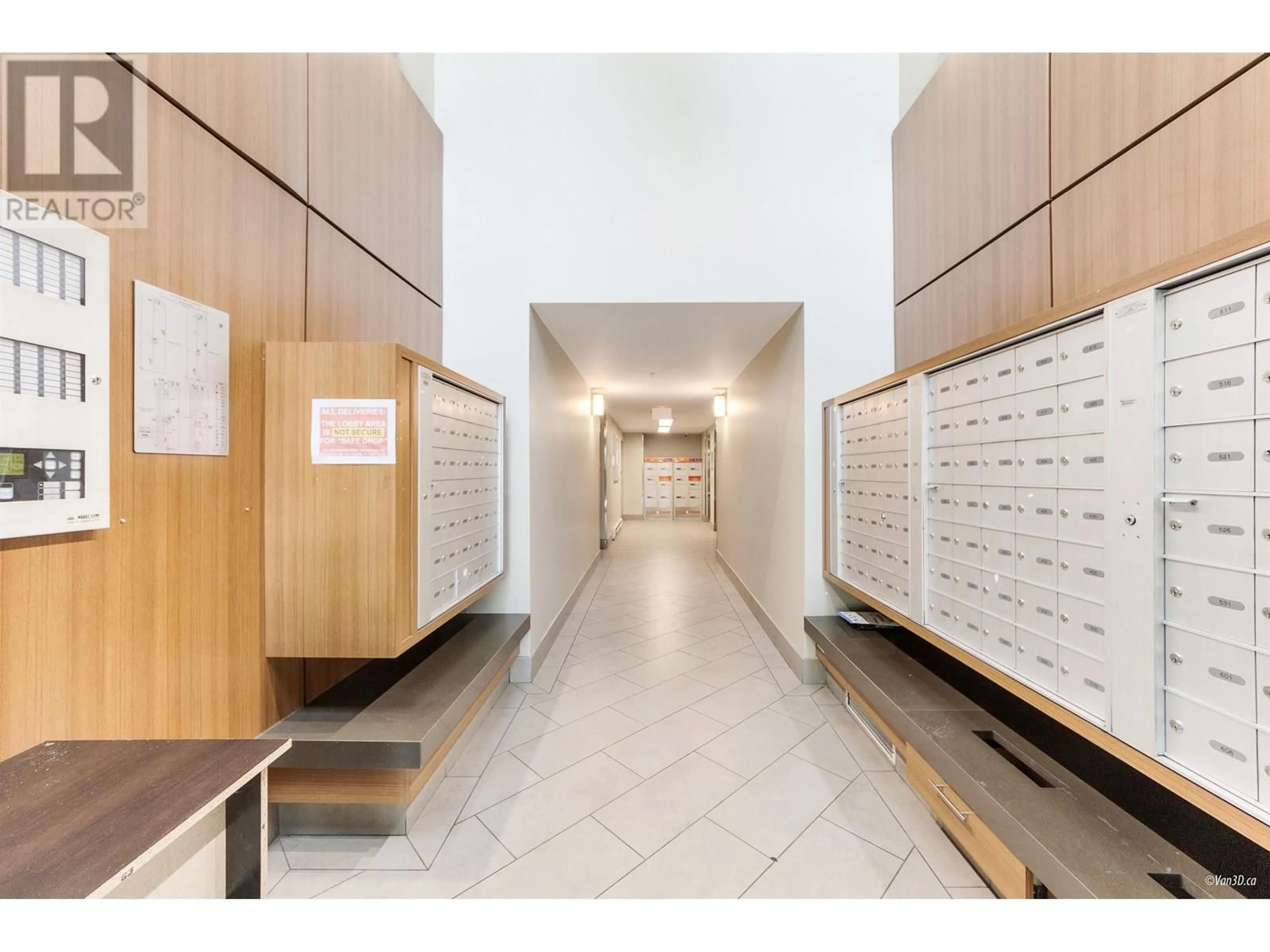 Indoor foyer for 305 - 9009 CORNERSTONE MEWS, Burnaby British Columbia V5A0B9