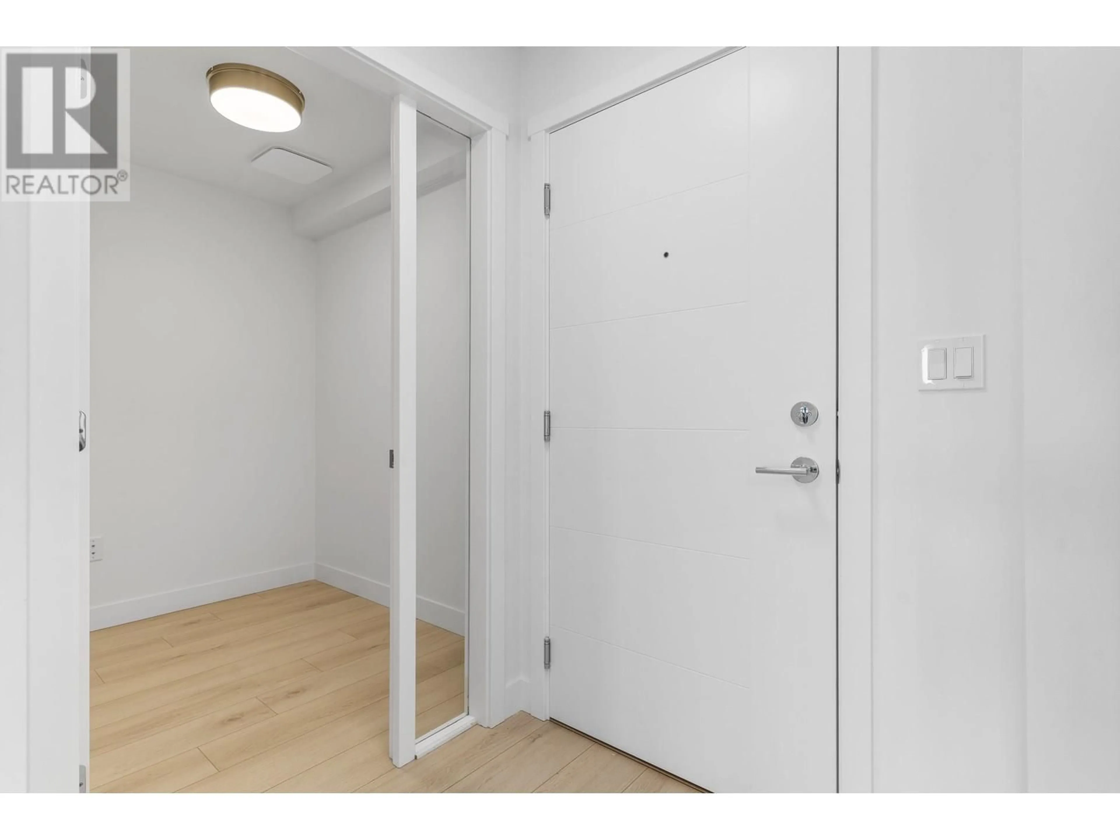 Indoor entryway for 208 - 22562 121 AVENUE, Maple Ridge British Columbia V2X3Y8