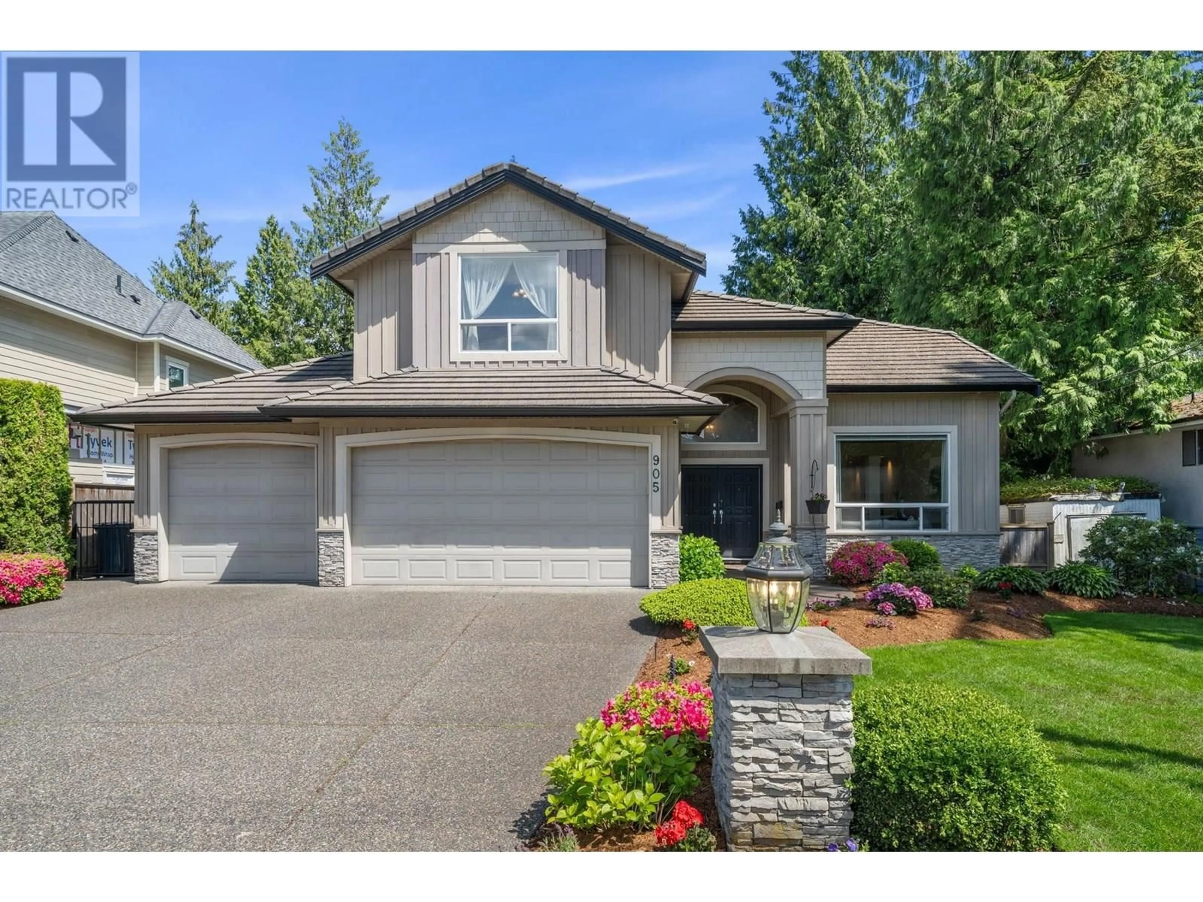 Home with vinyl exterior material, street for 905 PORTER STREET, Coquitlam British Columbia V3J5B9